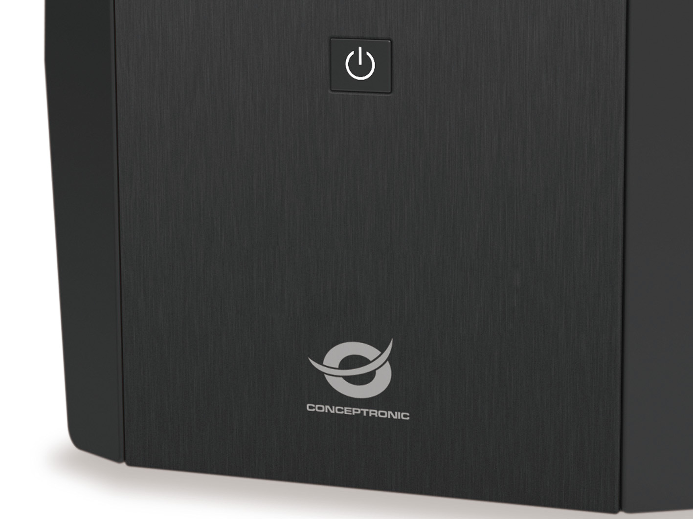 Nahaufnahme eines schwarzen Conceptronic-Geräts mit Ein-/Aus-Taste und Logo. Die Oberfläche hat eine gebürstete Metalltextur.