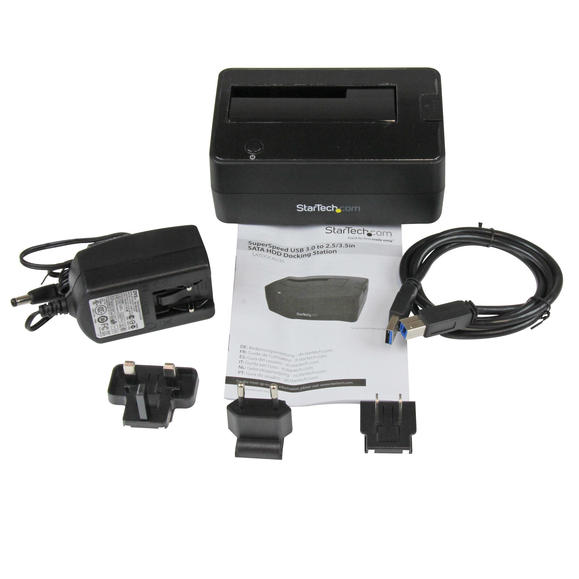 Eine schwarze Dockingstation mit Netzteil, Kabeln und Handbuch. Das StarTech.com-Logo ist sichtbar.