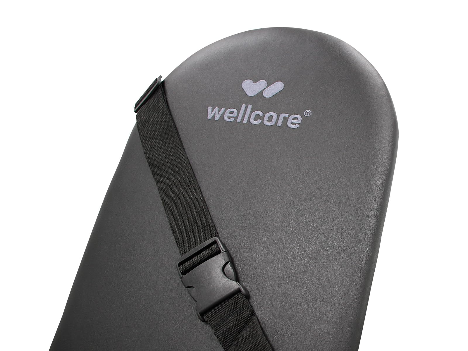 Un dispositivo médico gris con una correa y hebilla negras. La marca 'wellcore' está impresa en él.