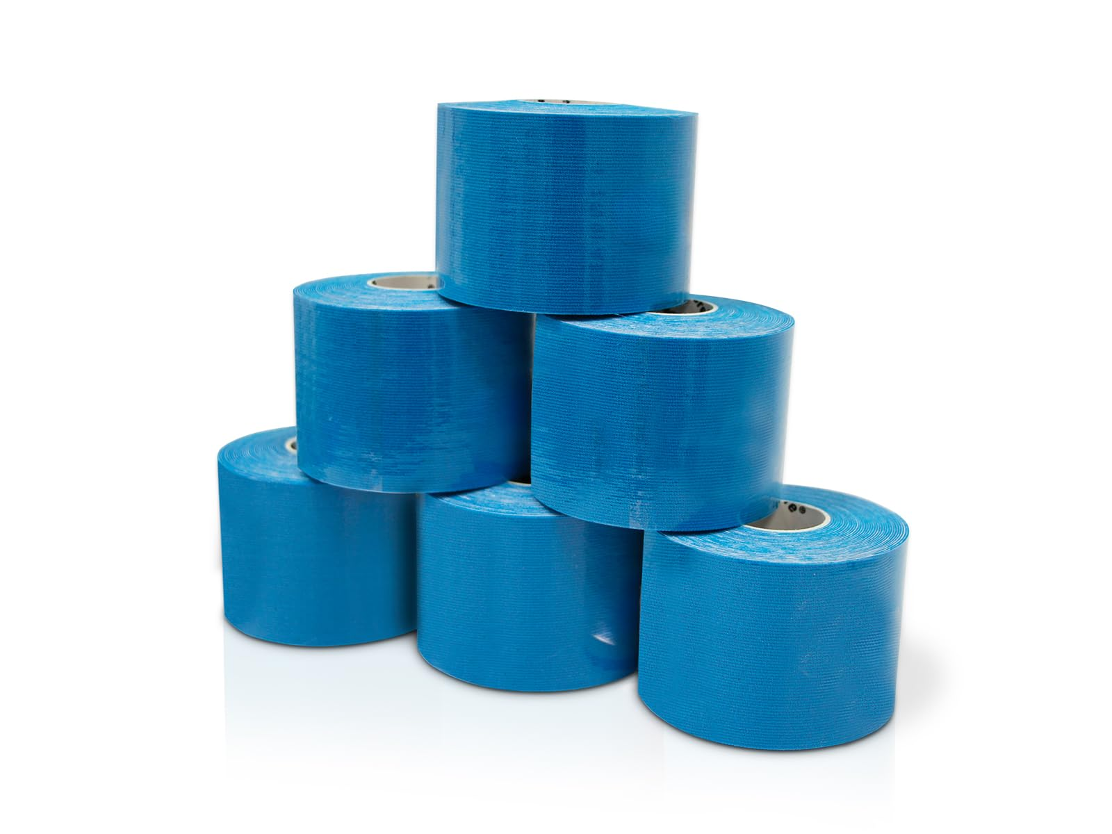 Seis rollos de cinta atlética azul apilados. Son cilíndricos con un núcleo blanco. El fondo es blanco.