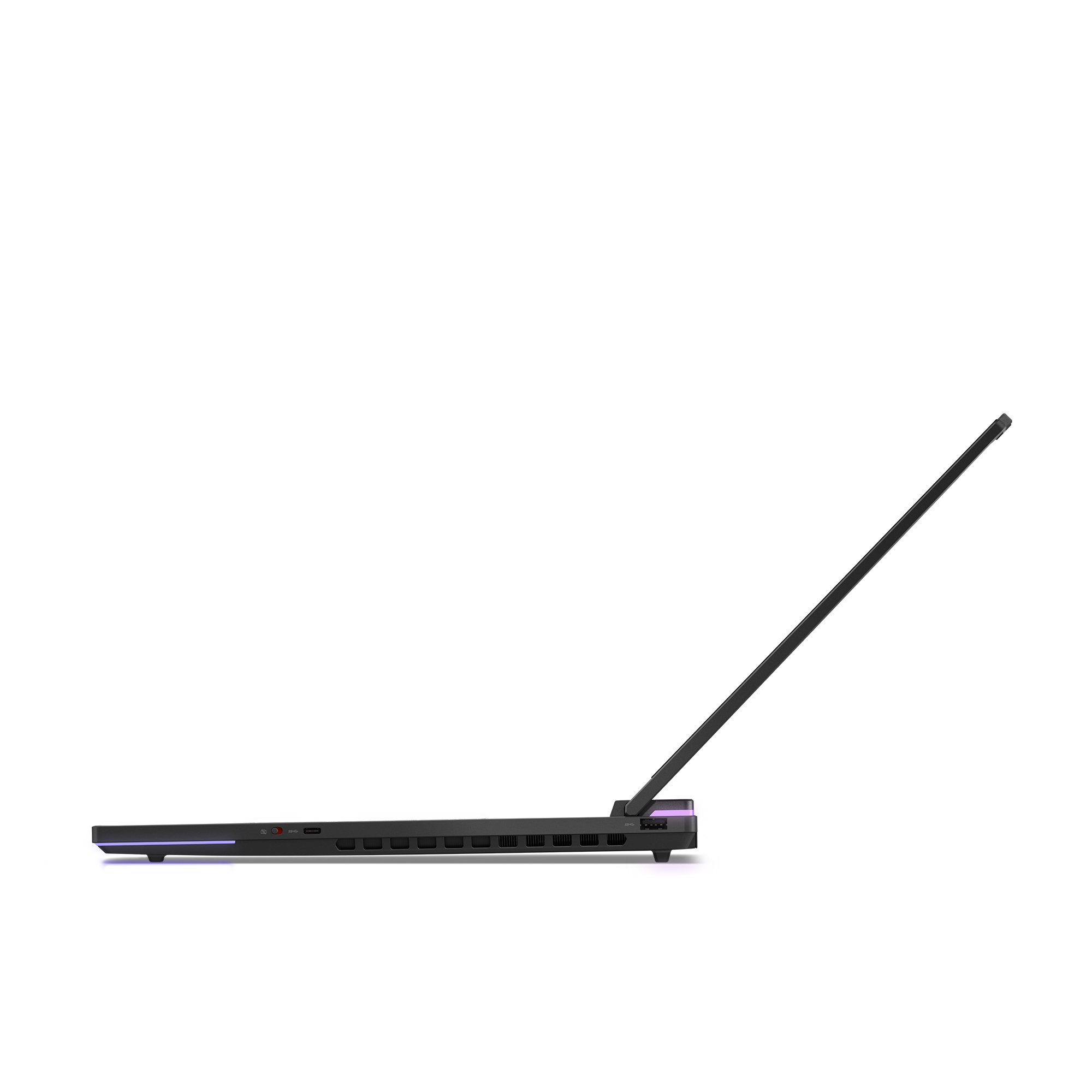 Vista laterale di un laptop nero aperto. Lo schermo è sollevato. Lo sfondo è bianco.