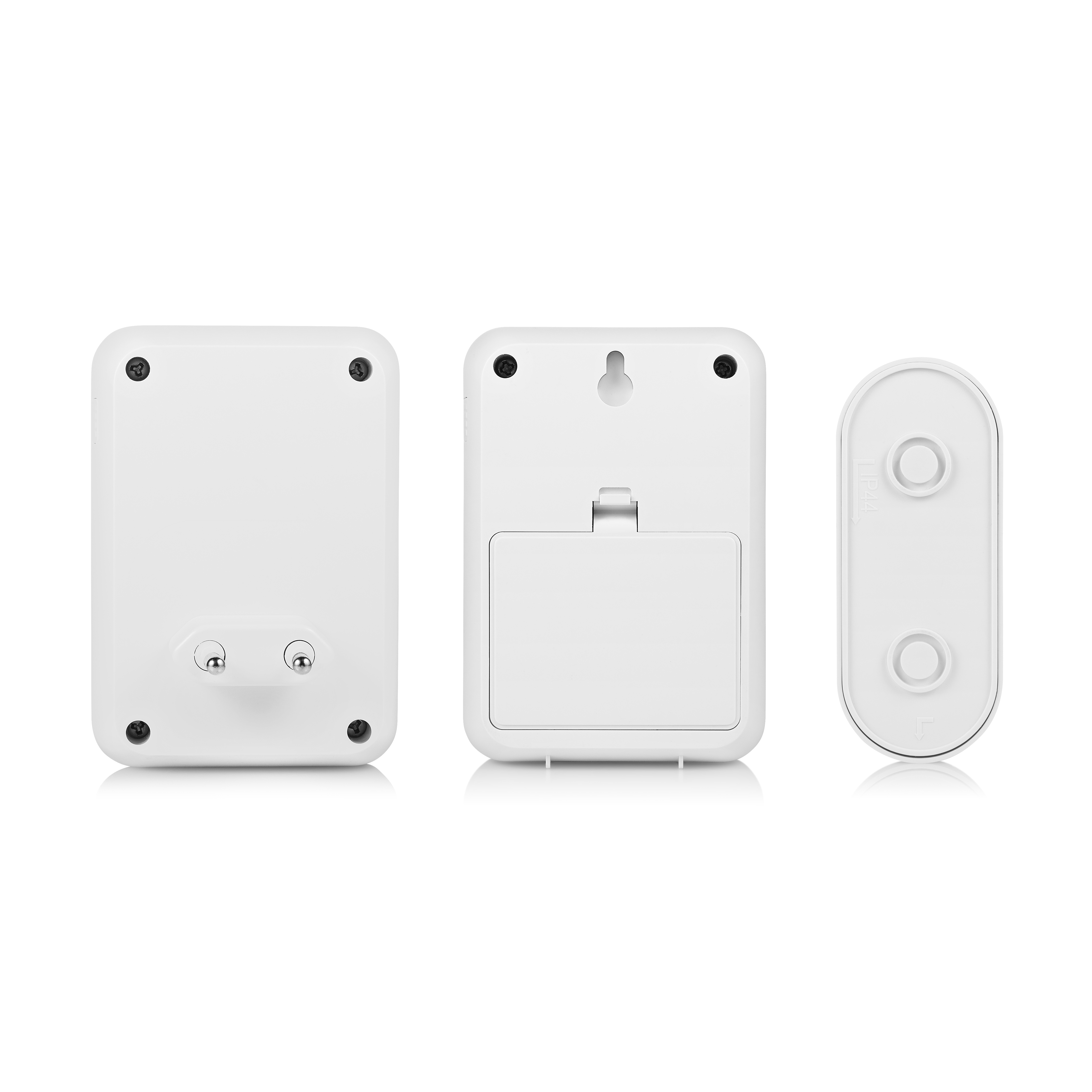 Drei weiße, rechteckige Geräte auf weißem Untergrund. Eines hat einen Stecker, ein anderes ein Batteriefach.