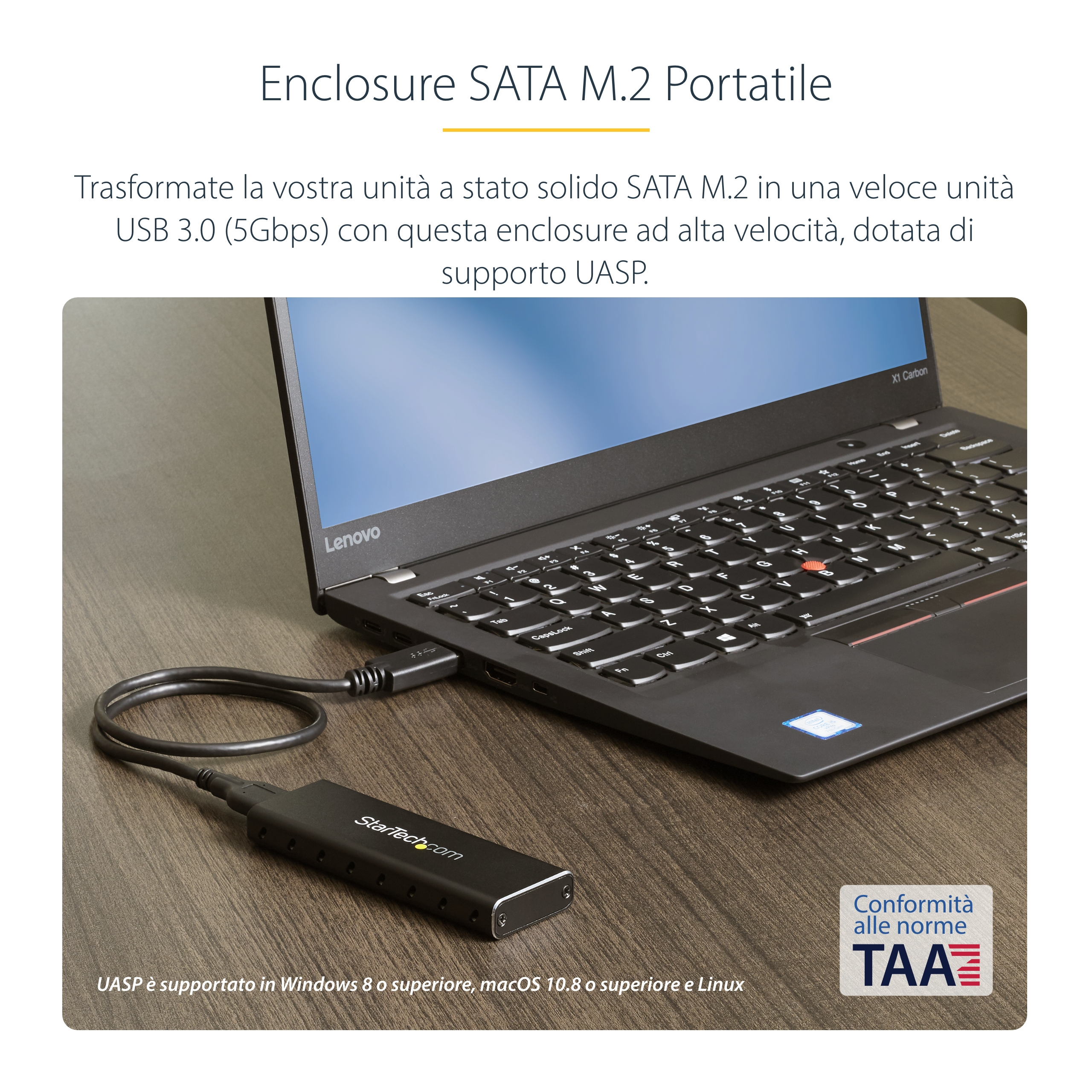 Ein Laptop, der über ein Kabel mit einem schwarzen Gehäuse verbunden ist. Das Gehäuse steht auf Holz.