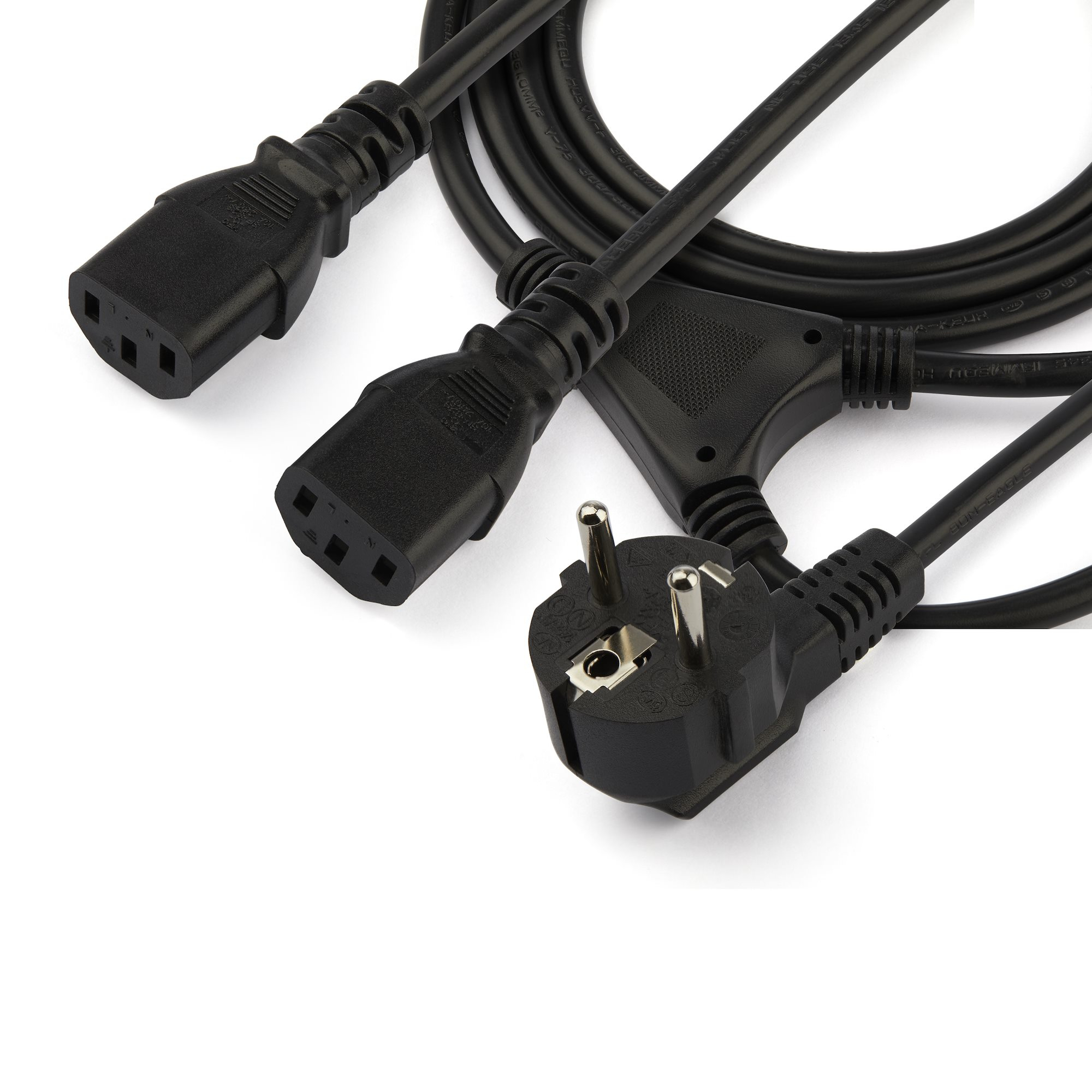 Cables de alimentación negros con múltiples enchufes. Un extremo tiene un enchufe de tres clavijas, los otros extremos son hembras.