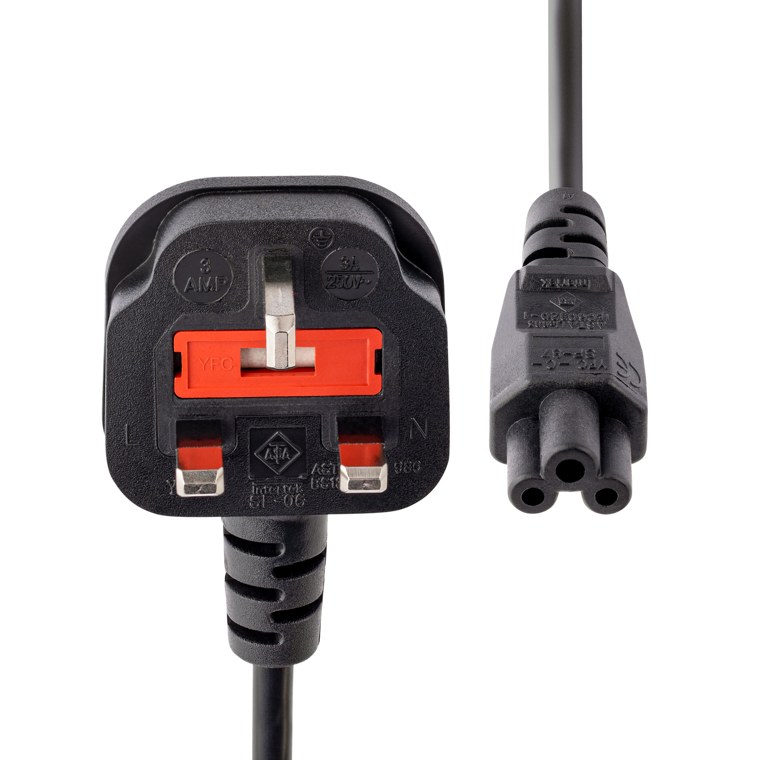 Cable de alimentación negro con enchufe del Reino Unido y conector de tres clavijas. El enchufe tiene un componente rojo.