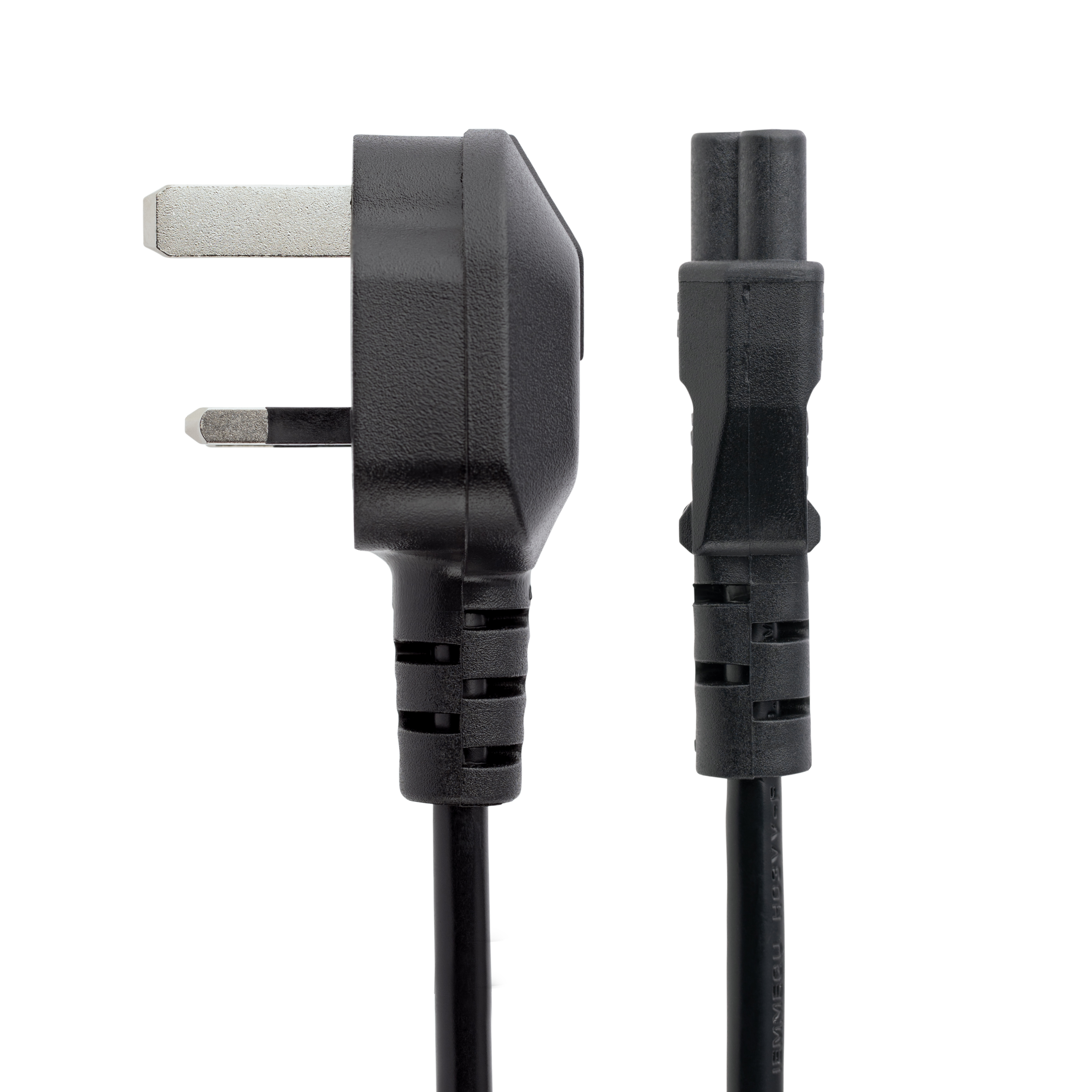 Un cable de alimentación negro con un enchufe del Reino Unido a la izquierda y un conector a la derecha.