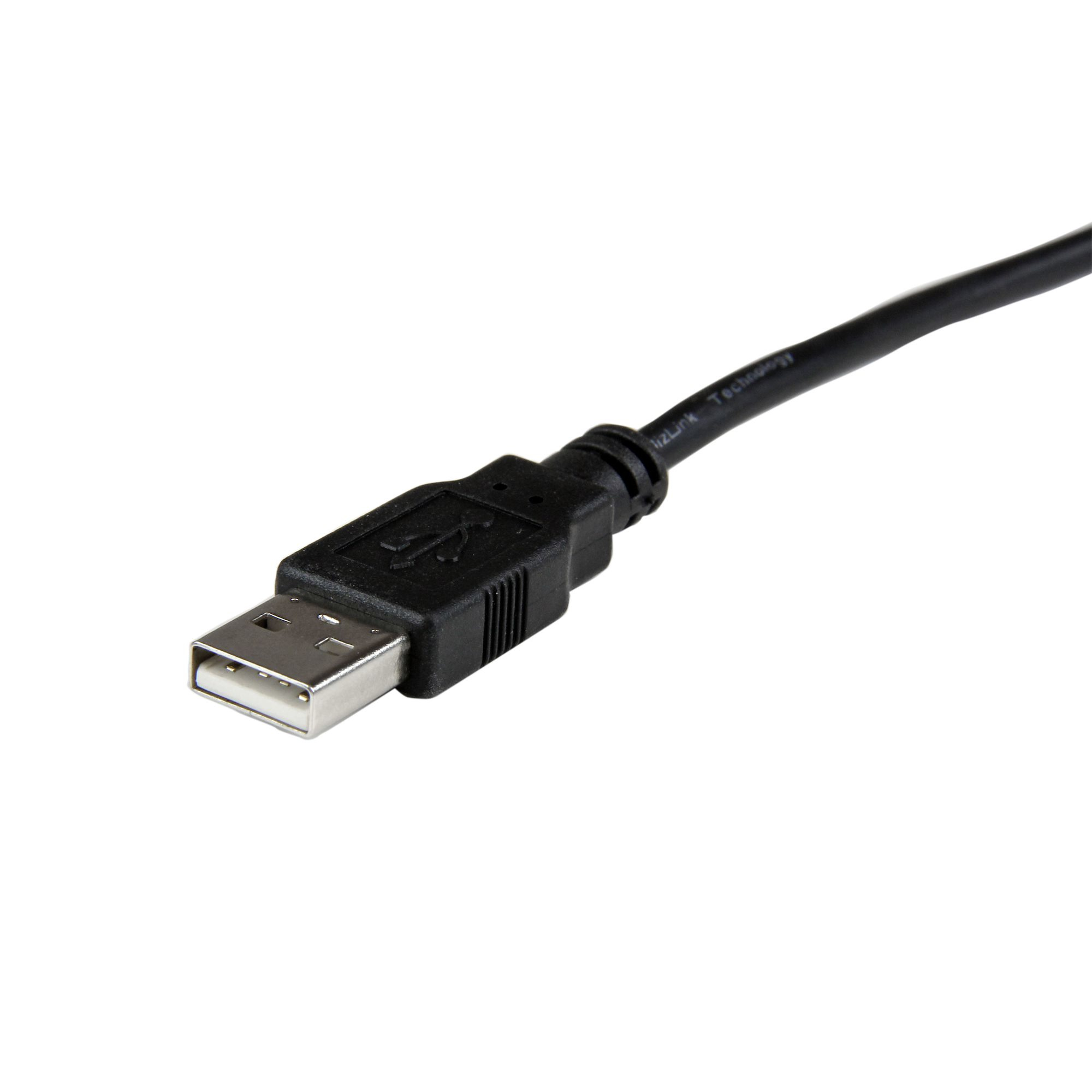 Un cable USB negro sobre un fondo blanco. El conector USB está en primer plano, con el cable extendido.