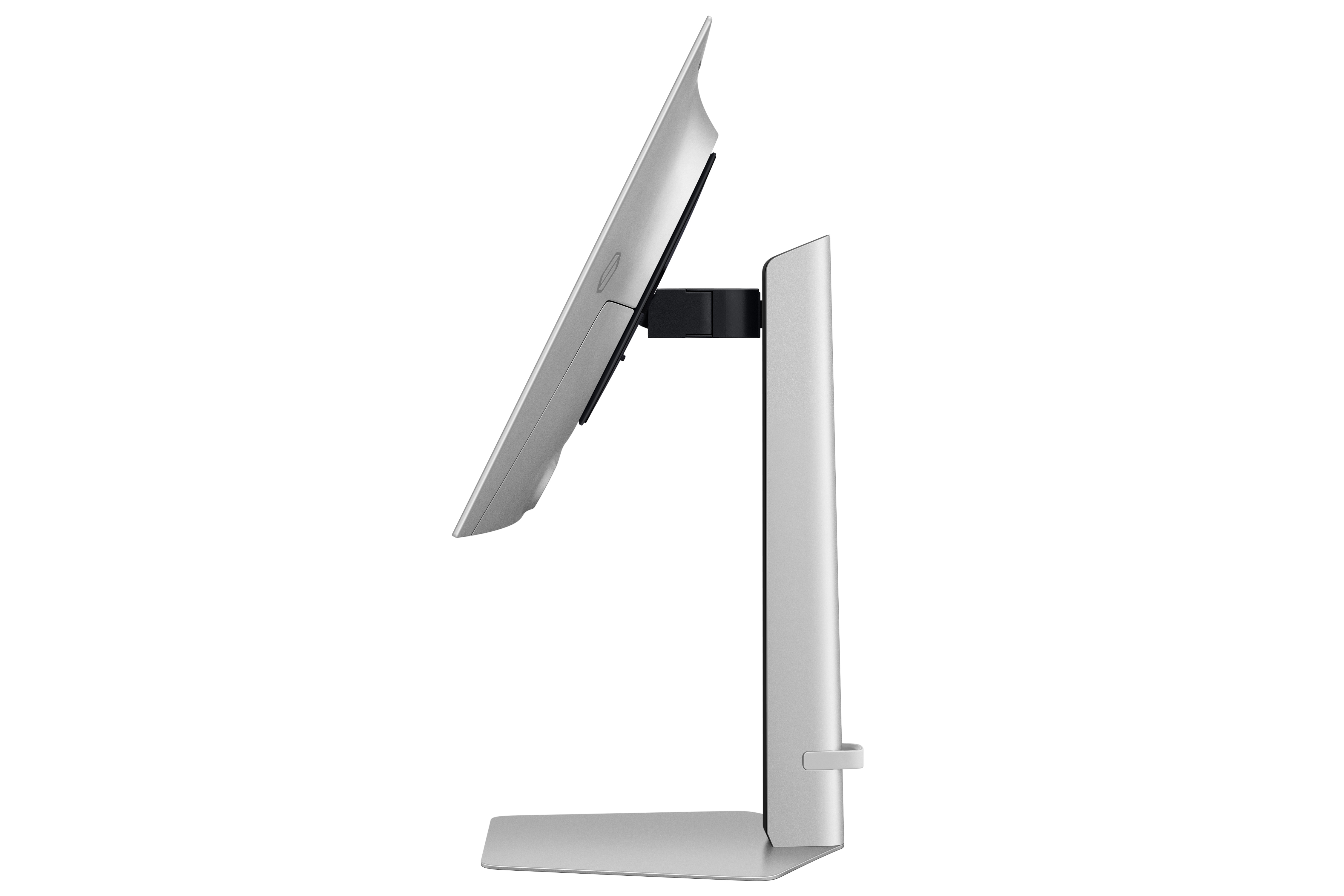 Widok z boku srebrnego monitora komputera, lekko pochylonego. Ma podstawę i czarne ramię.