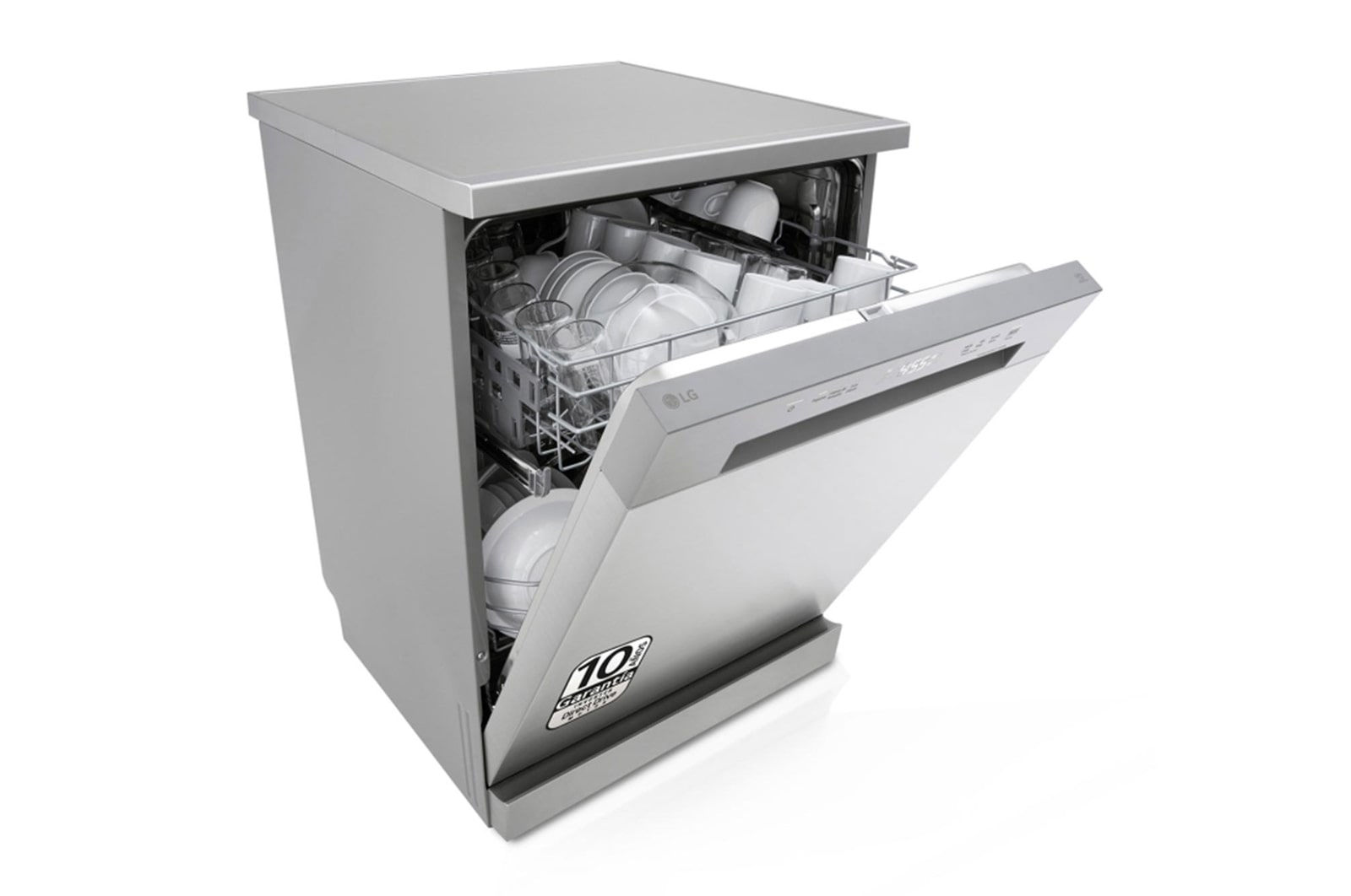 Srebrna zmywarka LG z otwartymi drzwiami. W środku widoczne są naczynia i szklanki. Urządzenie stoi na białym tle.