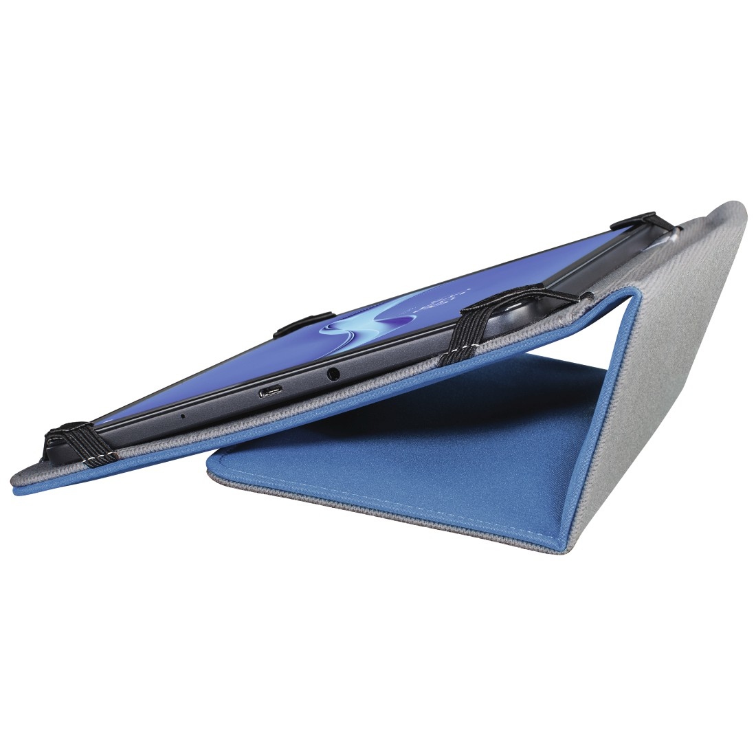 Ein Tablet in einer blau-grauen Hülle. Das Tablet ist schwarz und die Hülle ist offen. Der Hintergrund ist weiß.