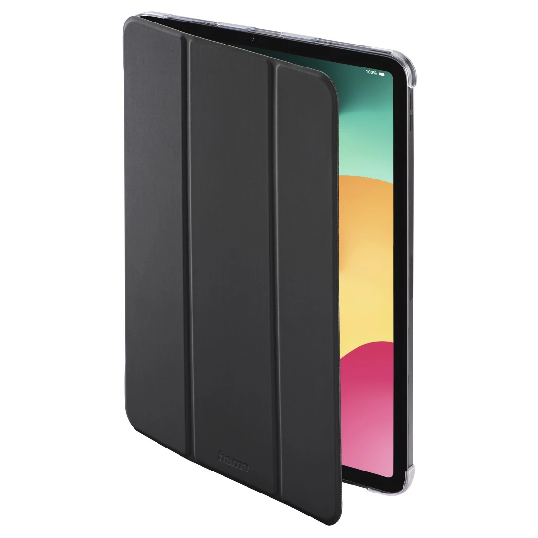 Czarne etui na tablet częściowo otwarte, odsłaniające ekran tabletu z kolorowym wyświetlaczem. Etui jest oznaczone marką 'hama'.