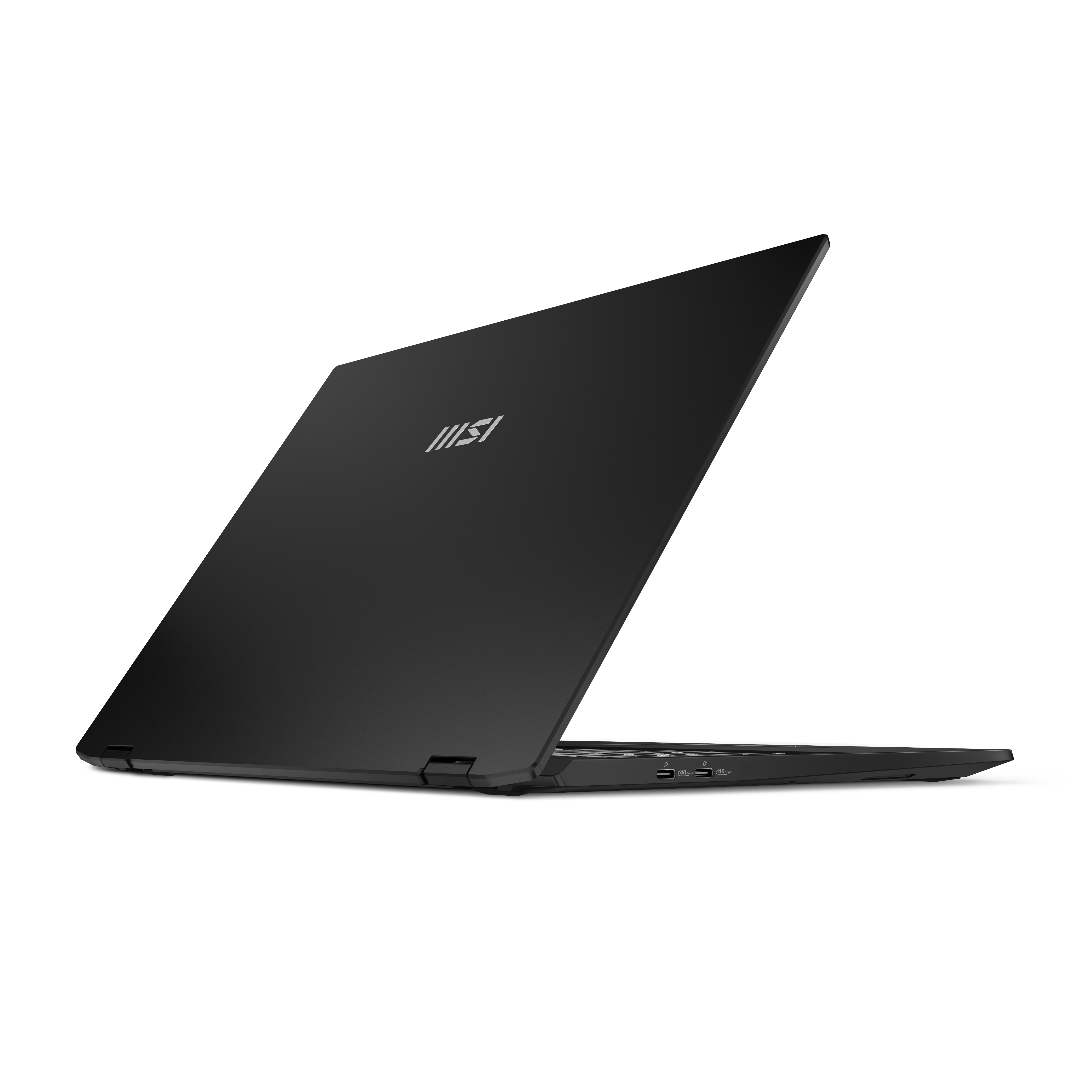 Czarny laptop z otwartą pokrywą. Widoczne logo MSI. Tło jest białe.