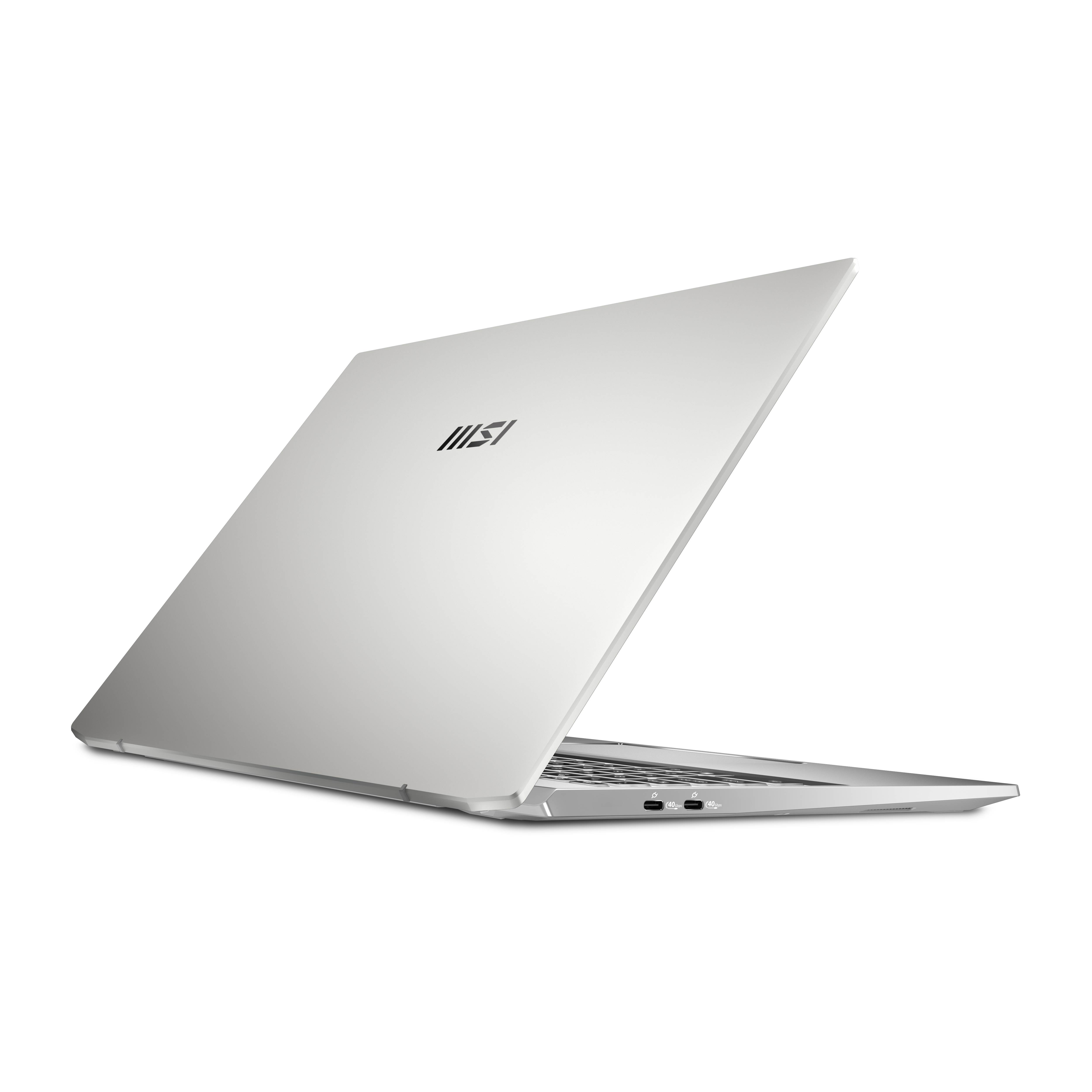 Silberner Laptop vor weißem Hintergrund, leicht geöffnet. Das MSI-Logo ist auf dem Deckel sichtbar. Anschlüsse an der Seite.