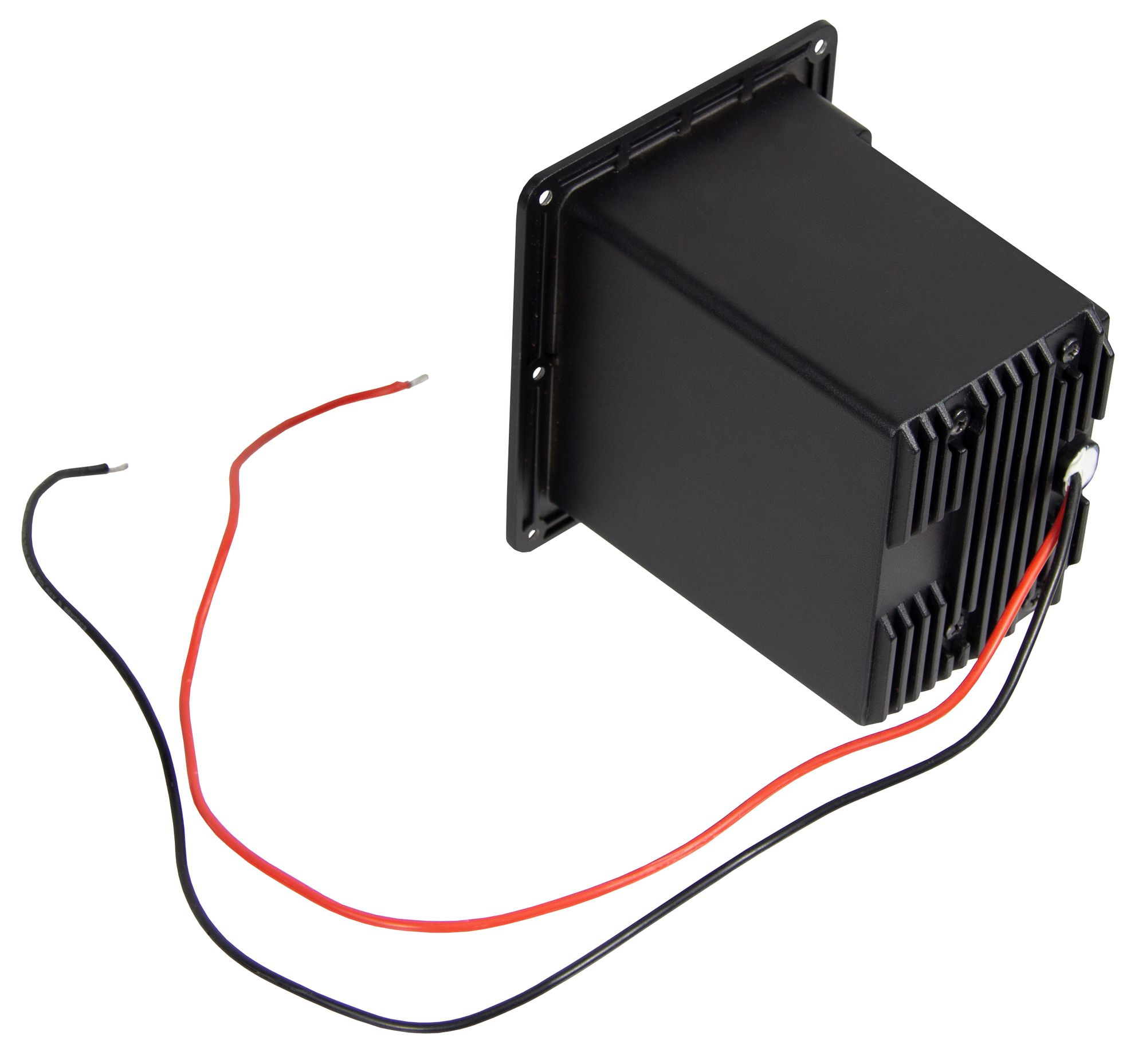 Schwarzes rechteckiges elektronisches Bauteil mit roten und schwarzen Drähten. Das Bauteil hat einen quadratischen Flansch.