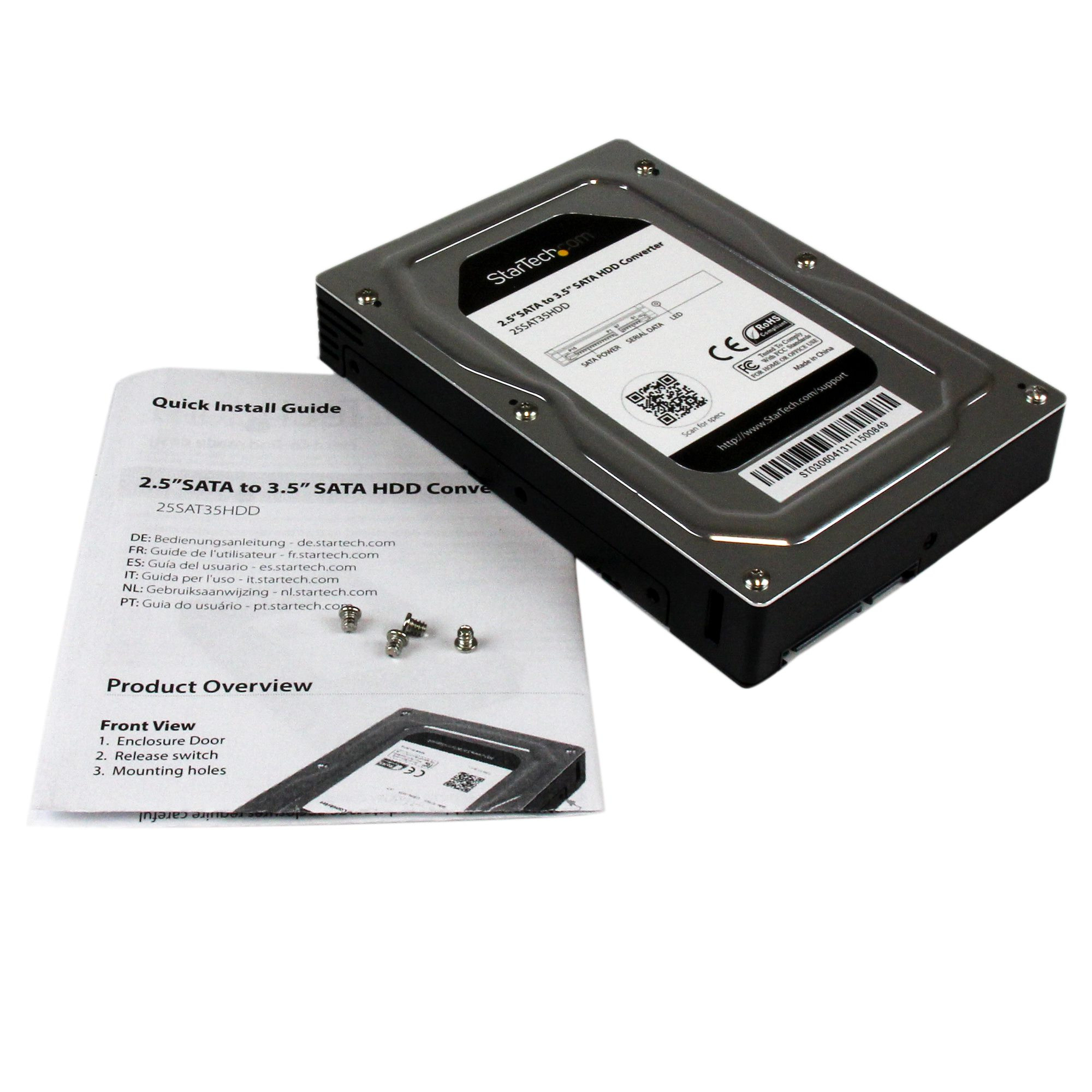 Un convertidor de disco duro con una guía de instalación rápida y tornillos. El convertidor es negro y plateado, la guía es blanca.