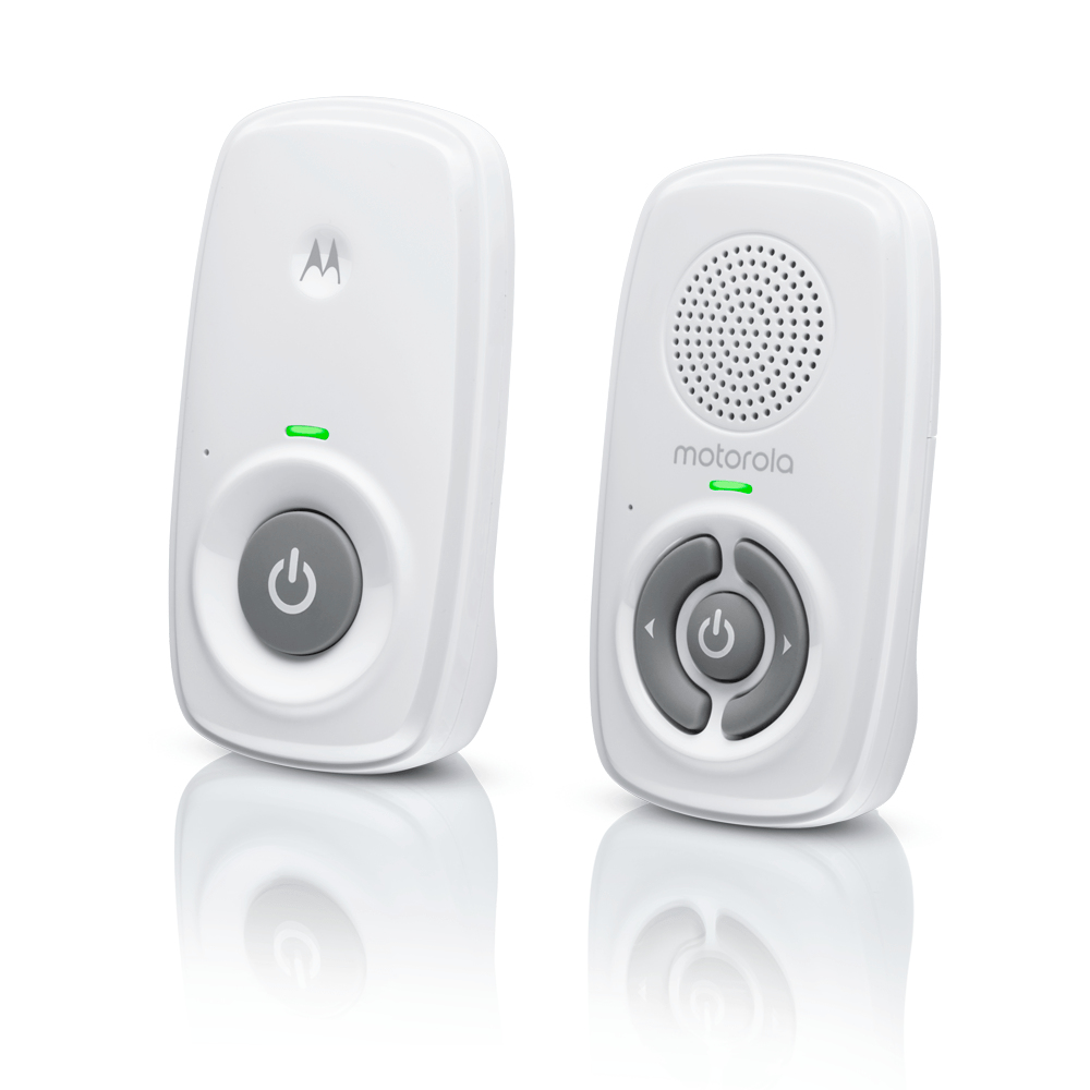 Dos vigilabebés Motorola blancos. Uno con botón de encendido, el otro con el logotipo de Motorola y altavoz.