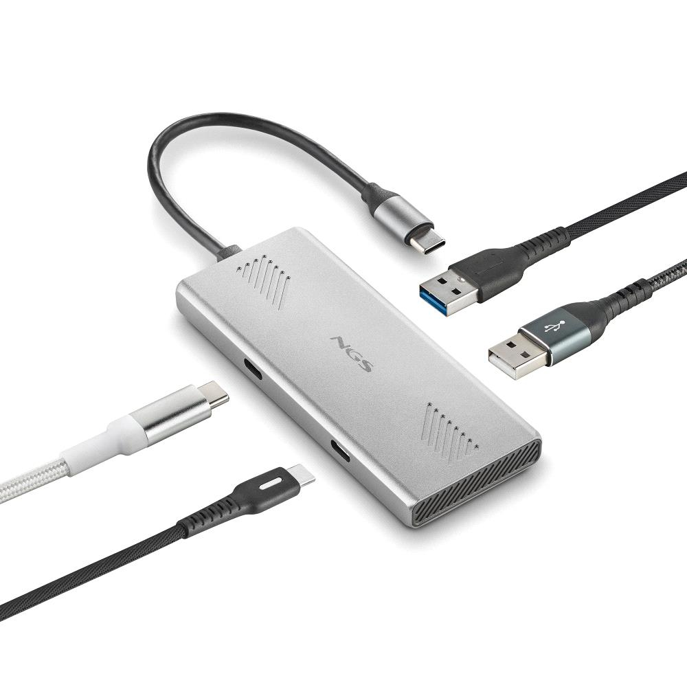 Silberner NGS-Adapter mit mehreren USB-Kabeln: USB-C, USB-A und andere. Schwarze und weiße Kabel sind mit dem silbernen Gerät verbunden.