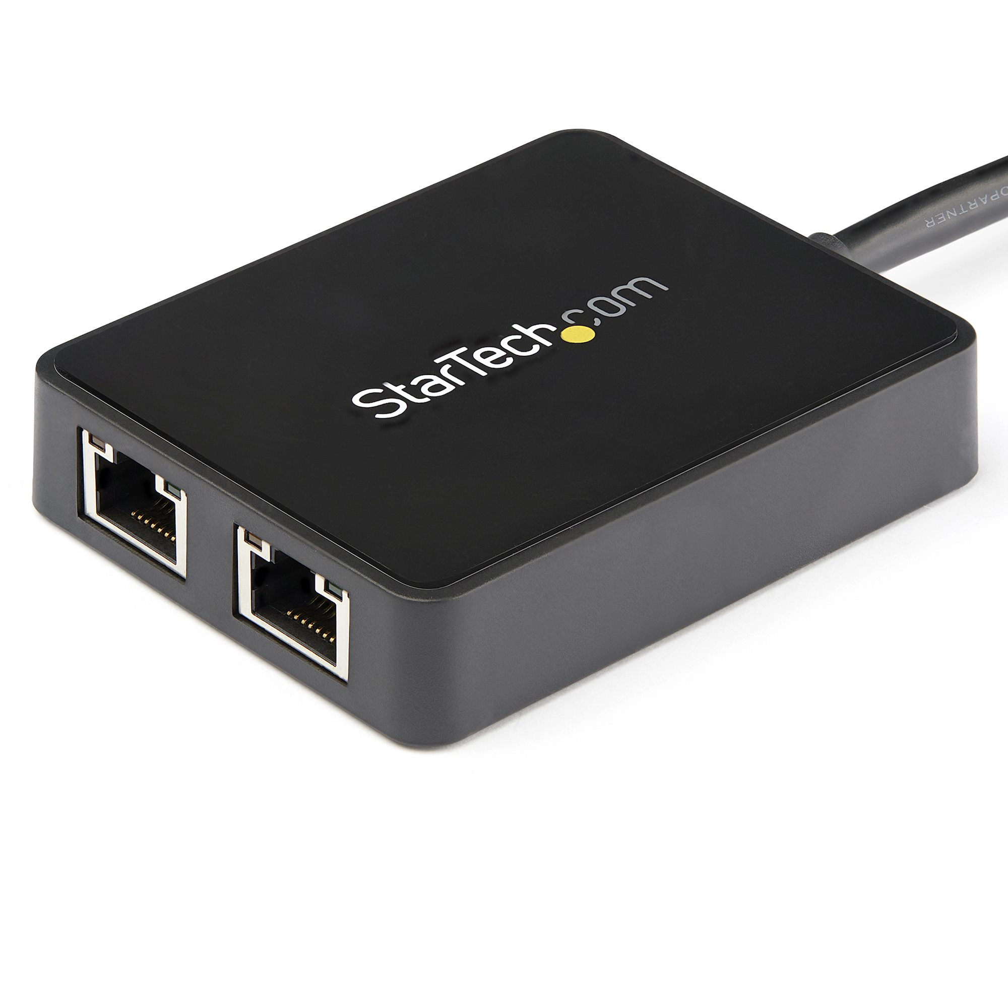 Adaptador de red negro StarTech.com con dos puertos RJ45 y cable. Fondo blanco.
