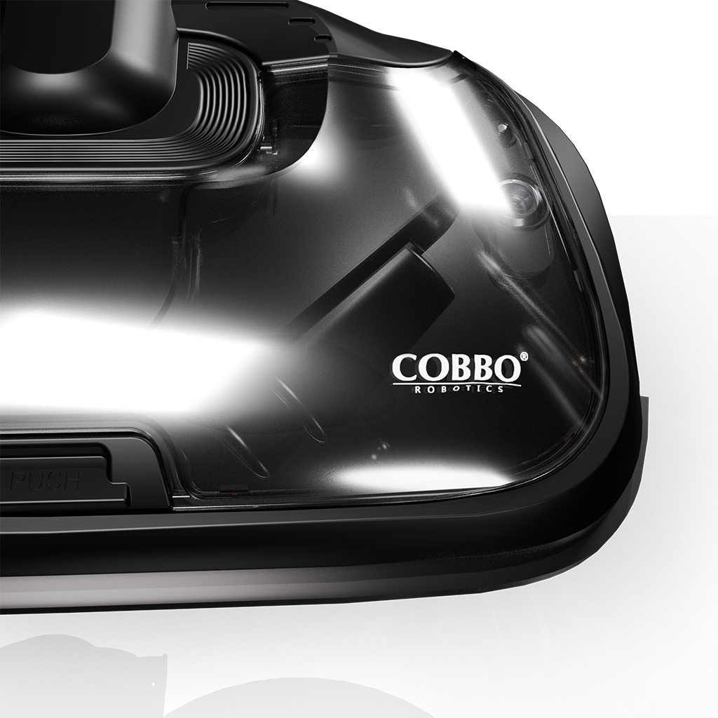 Zbliżenie czarnego robota odkurzacza. Przezroczysta komora ujawnia elementy wewnętrzne. Widoczne logo COBBO ROBOTICS.