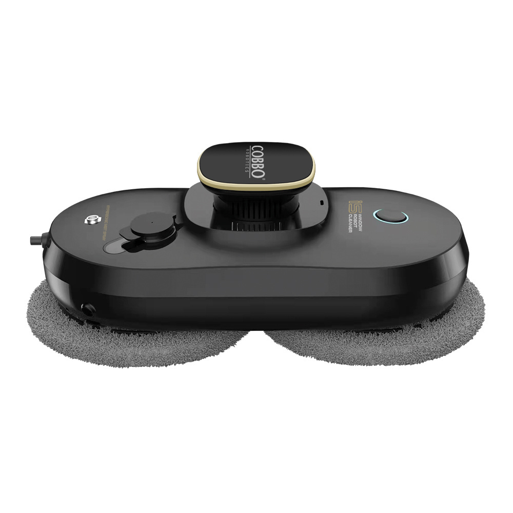 Czarny robot do czyszczenia okien, z szarymi nakładkami czyszczącymi i kwadratową górą z nadrukiem 'COBBO', na białym tle.