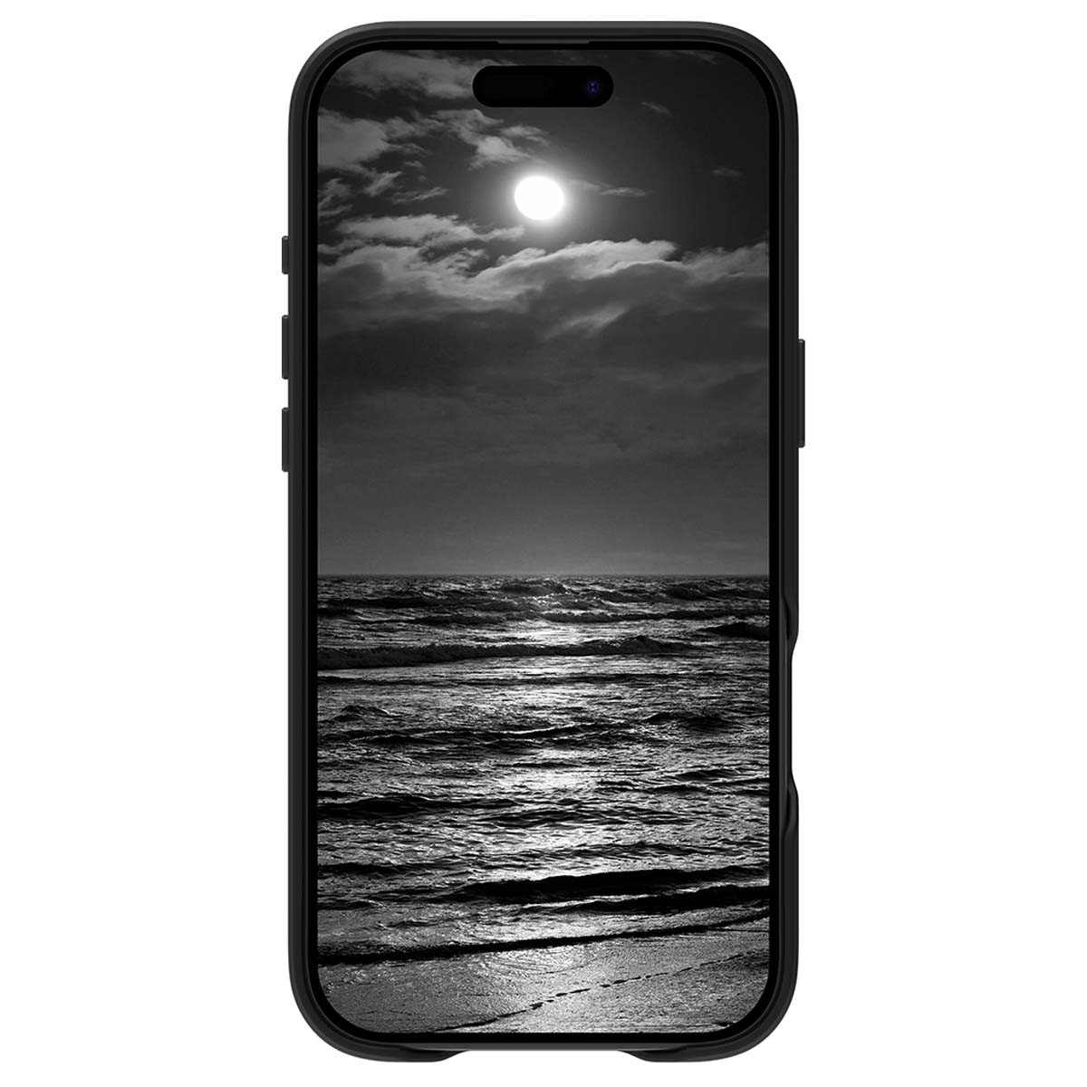 Foto in bianco e nero sullo schermo di un telefono. Oceano illuminato dalla luna con onde sotto un cielo nuvoloso.