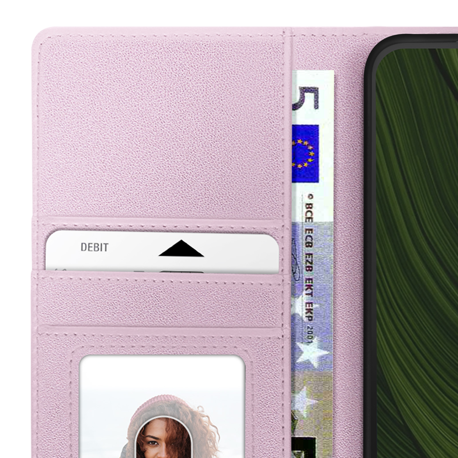 Eine rosa Geldbörsenhülle mit einer Debitkarte, einem 5-Euro-Schein und einem Smartphone.