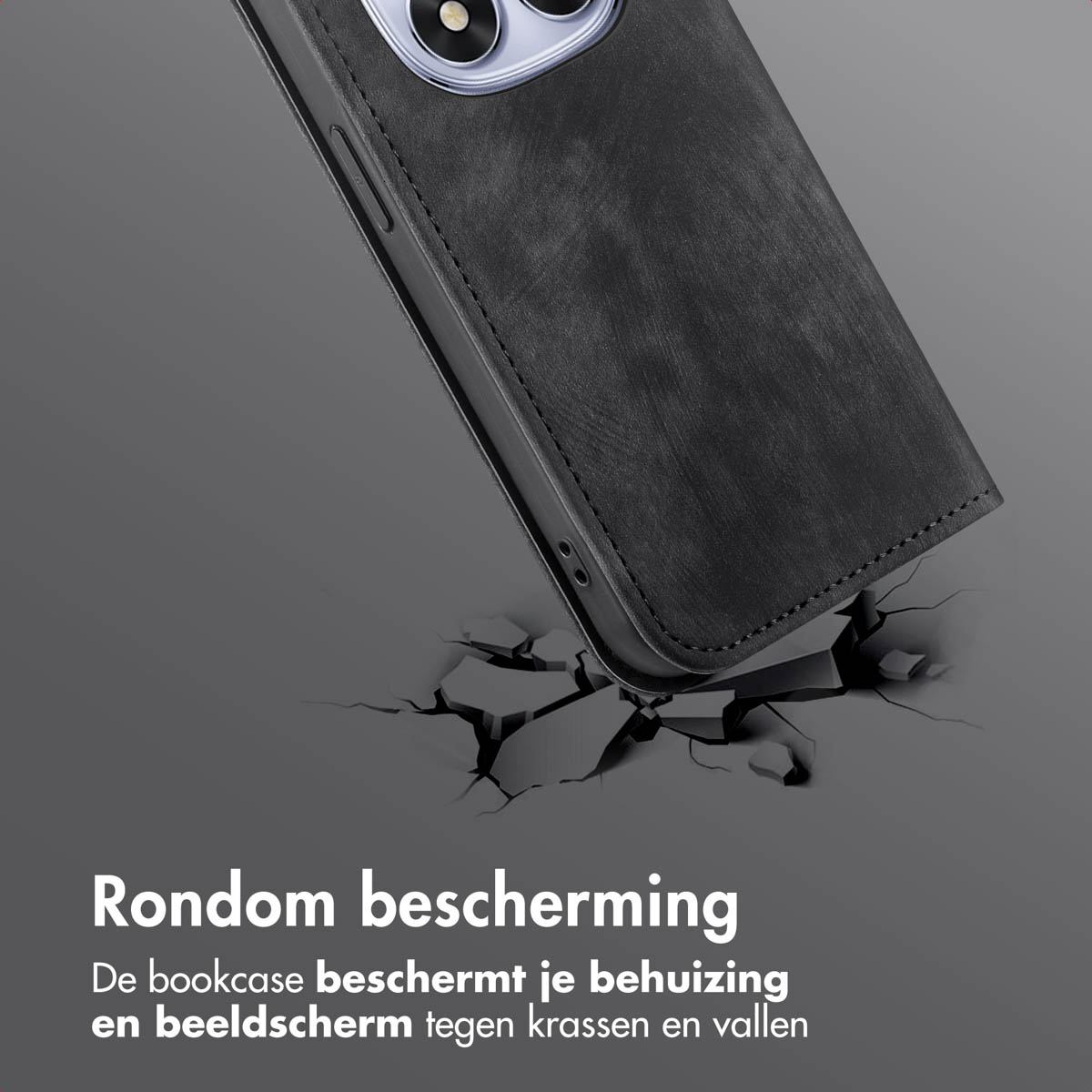 Gros plan sur un étui de téléphone noir en cuir sur fond gris.