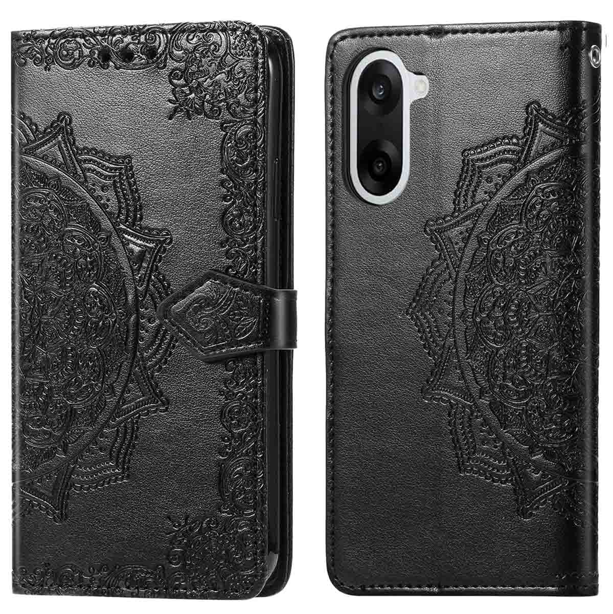 Zwarte telefoonhoes met reliëf mandala-ontwerp. De hoes is open en onthult de camera van de telefoon. Decoratieve patronen zichtbaar.