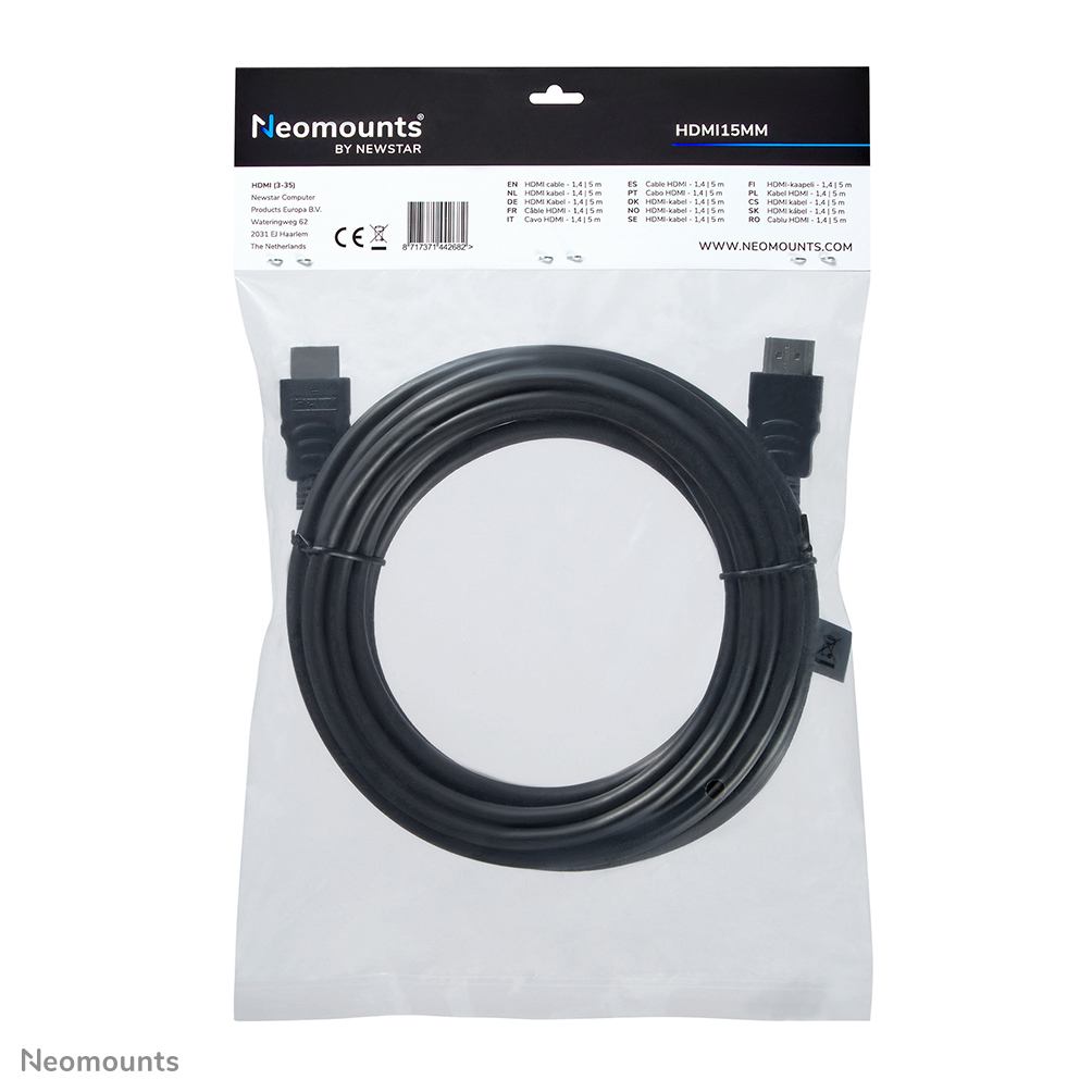 Un câble HDMI noir dans un emballage plastique transparent. L'emballage comporte un logo de marque et des informations sur le produit.