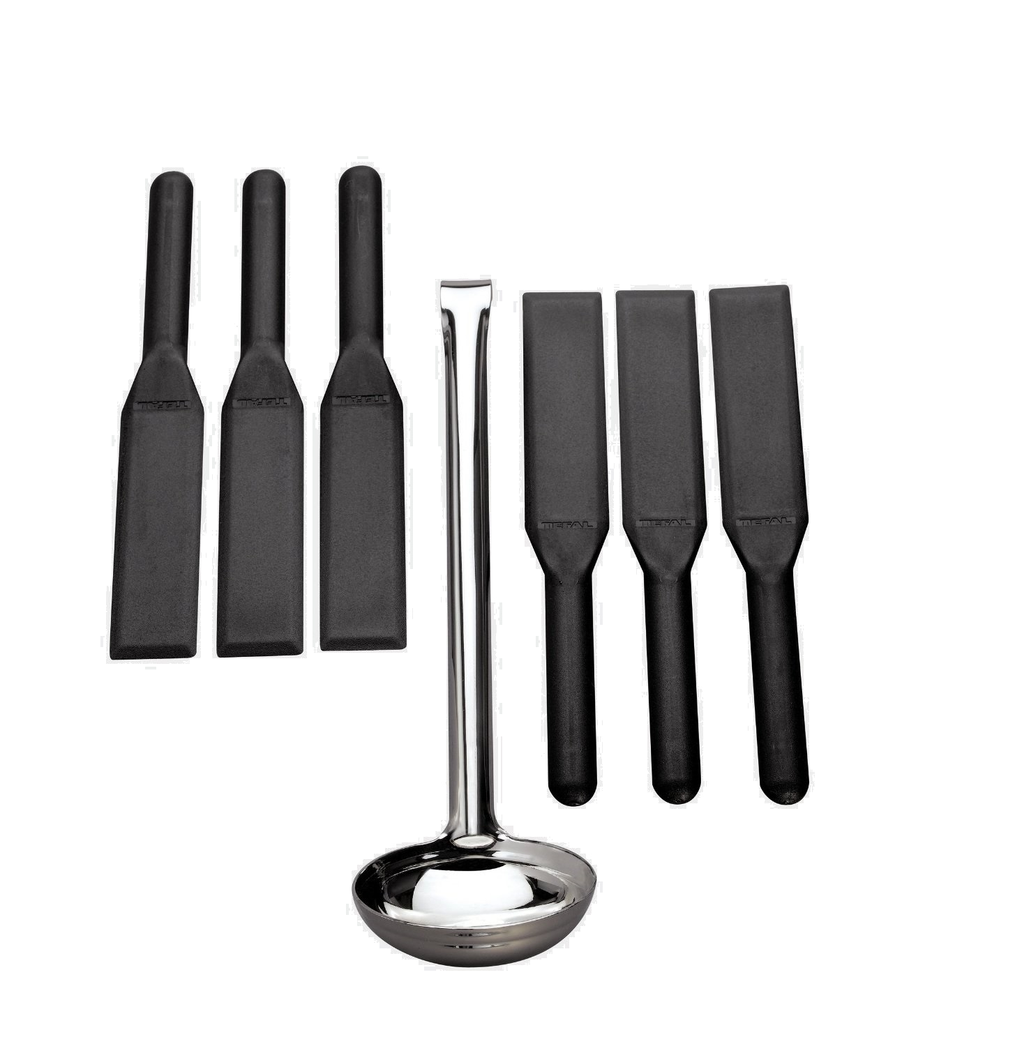 Un set di utensili da cucina su sfondo bianco. Include spatole nere e un mestolo d'argento.