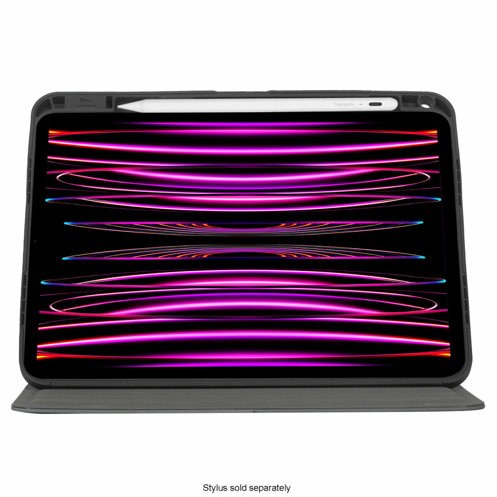 Tableta en funda con lápiz óptico. La pantalla muestra líneas rosas y moradas. La funda está abierta, mostrando la pantalla.