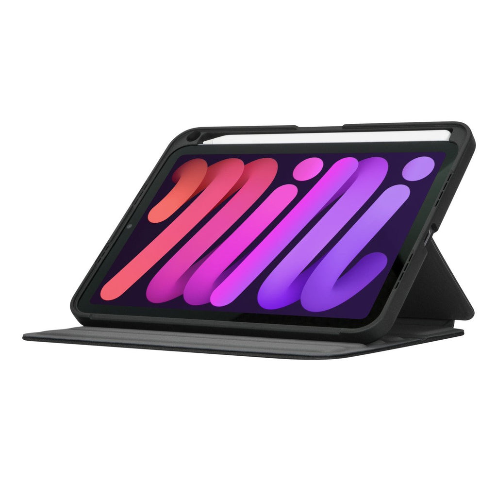 Un iPad Mini dans un étui de protection. L'écran affiche le logo 'Mini' en rouge, rose, violet et violet. Un stylet blanc est en haut.