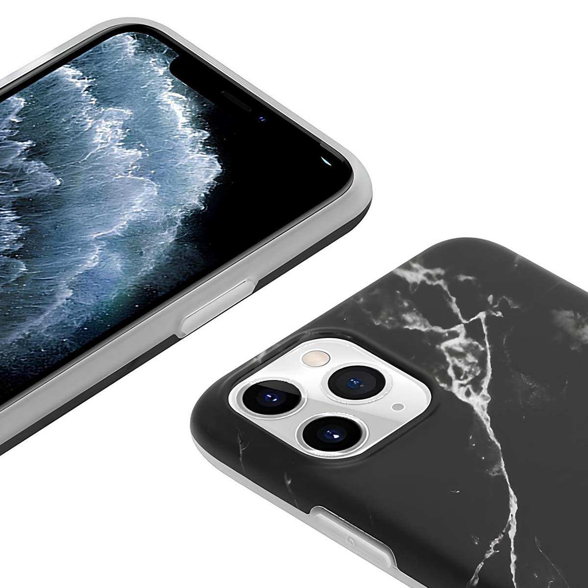 Primo piano di due custodie per telefoni. Uno mostra uno schermo con vista sull'oceano, l'altro è nero con design marmorizzato.