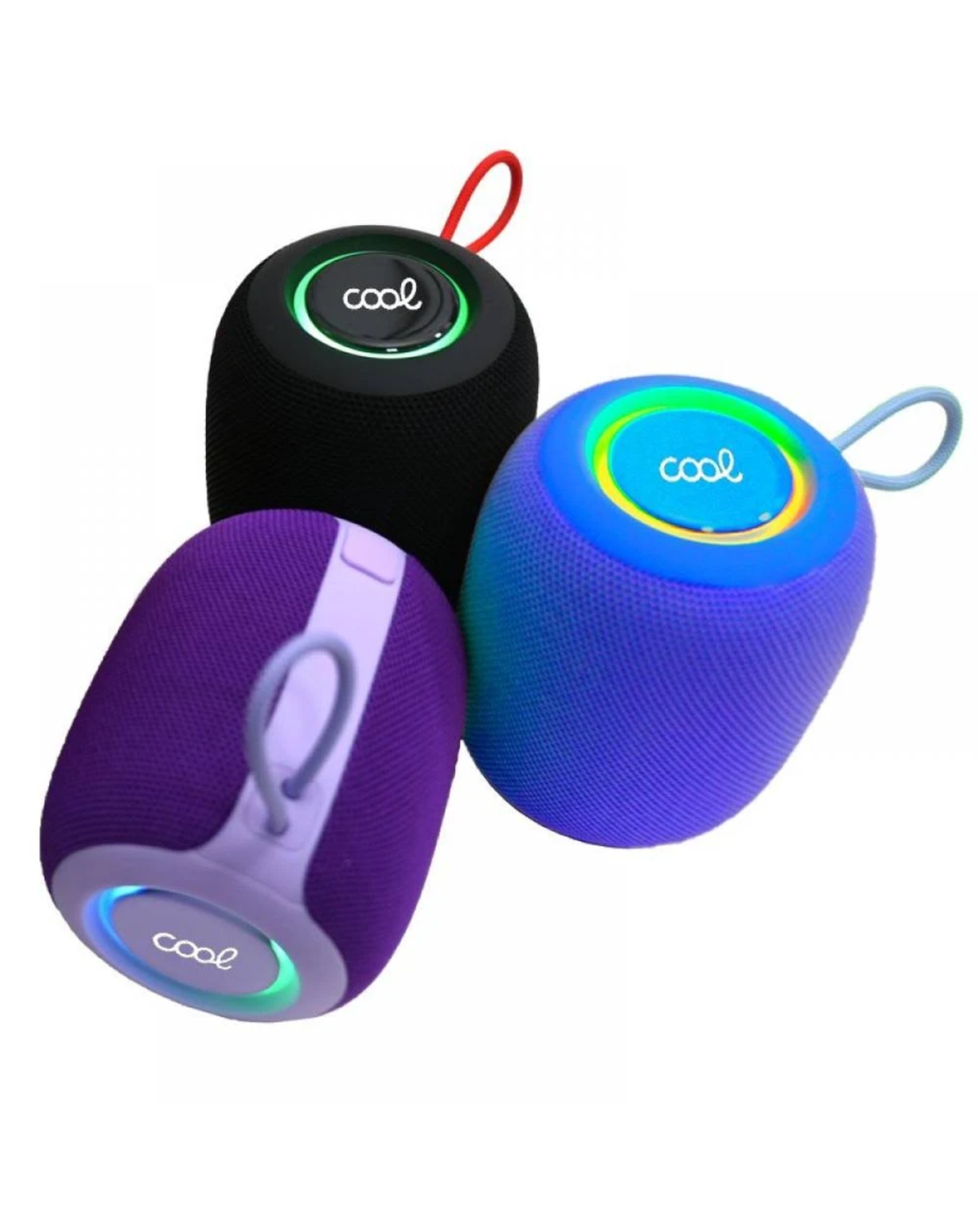 Tre altoparlanti colorati, nero, viola e blu, con loghi 'cool'. Ognuno ha un anello. Lo sfondo è bianco.
