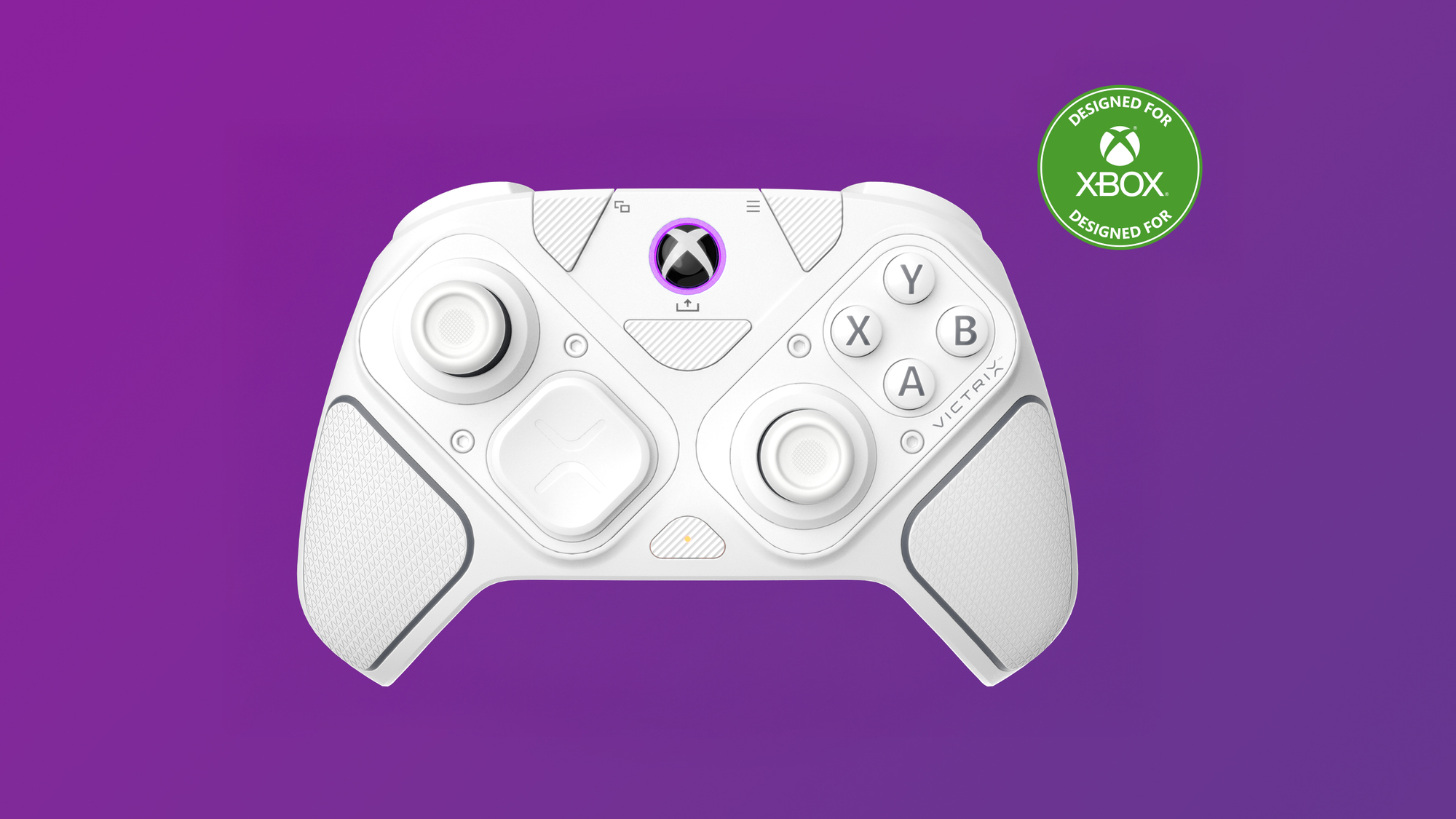 Controller Xbox Victrix bianco su sfondo sfumato viola. Pulsanti, joystick e logo Xbox.