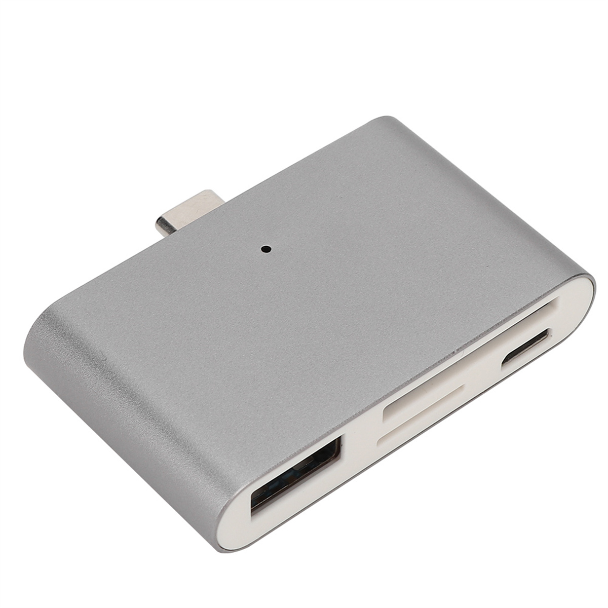 Ein silberner USB-C-Hub mit mehreren Anschlüssen. Er hat einen USB-Anschluss, SD-Kartensteckplätze und eine kleine Kontrollleuchte. Der Hintergrund ist weiß.