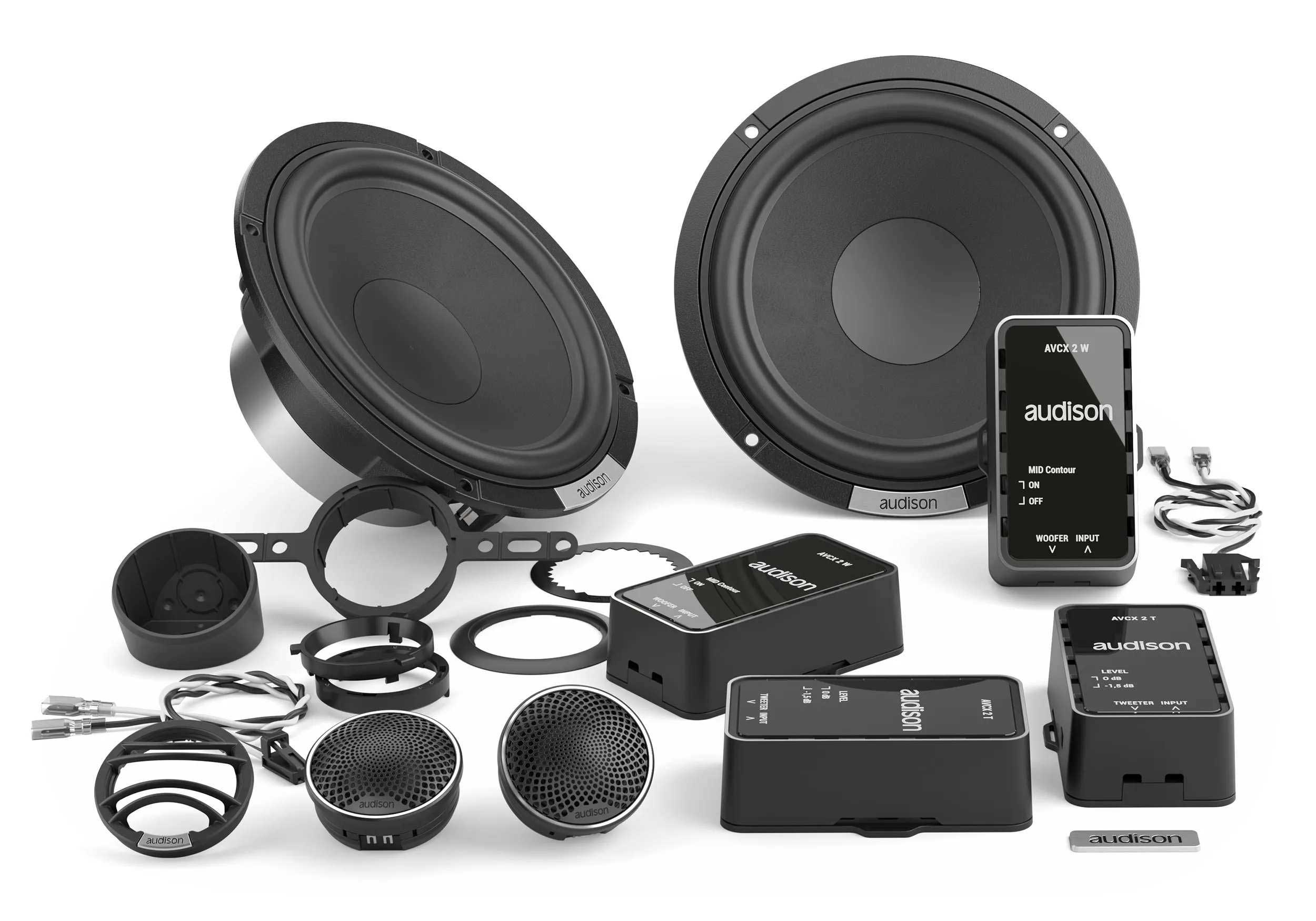 Das Bild zeigt Auto-Audiokomponenten, darunter Lautsprecher, Steuermodule und Befestigungsteile, alles in Schwarz und Grau.