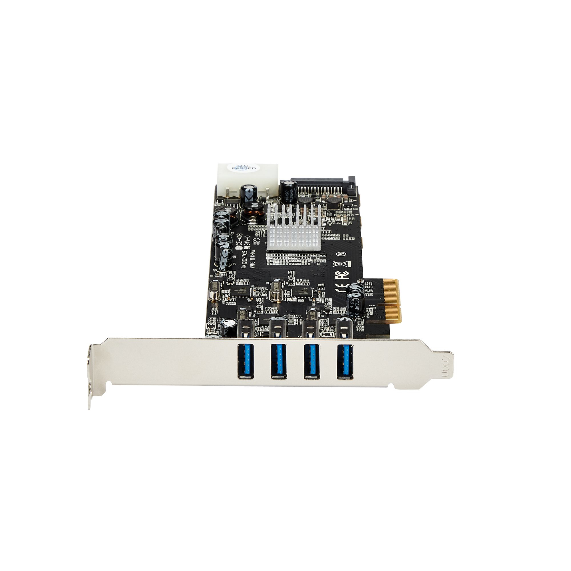 Un componente de computadora, una placa de circuito negra con puertos USB y un soporte de metal, sobre un fondo blanco.