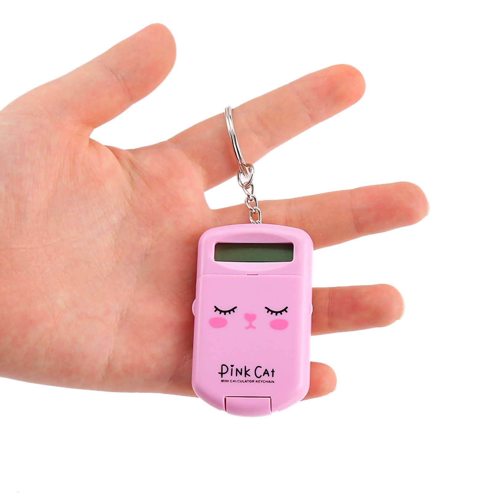Eine Hand hält einen rosa Taschenrechner-Schlüsselanhänger. Er ist wie ein Katzenkopf geformt, mit Augen, Nase und dem Text 'Pink Cat'.
