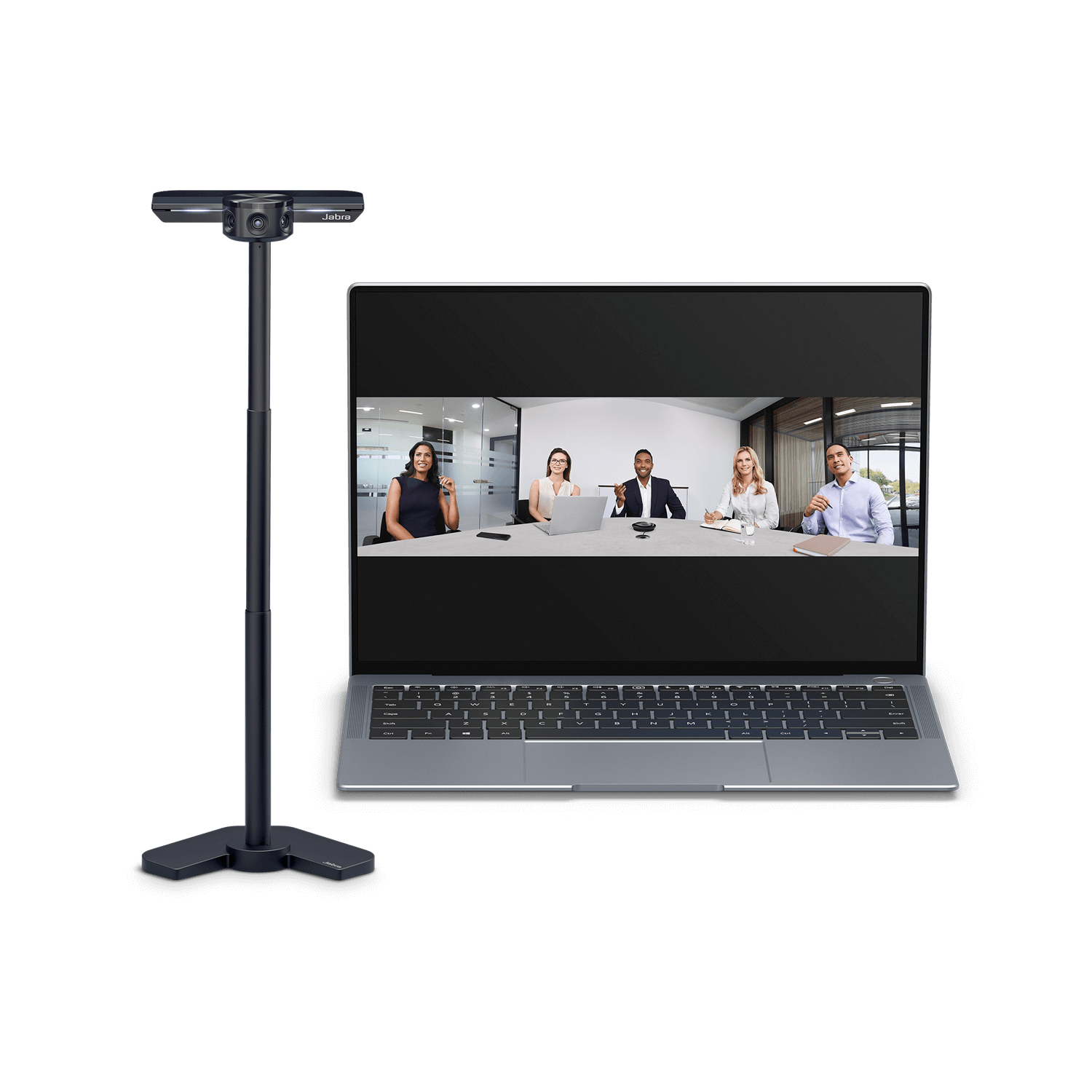 Un laptop mostra una videochiamata con cinque persone. Una telecamera su un supporto è a sinistra. Sfondo bianco.