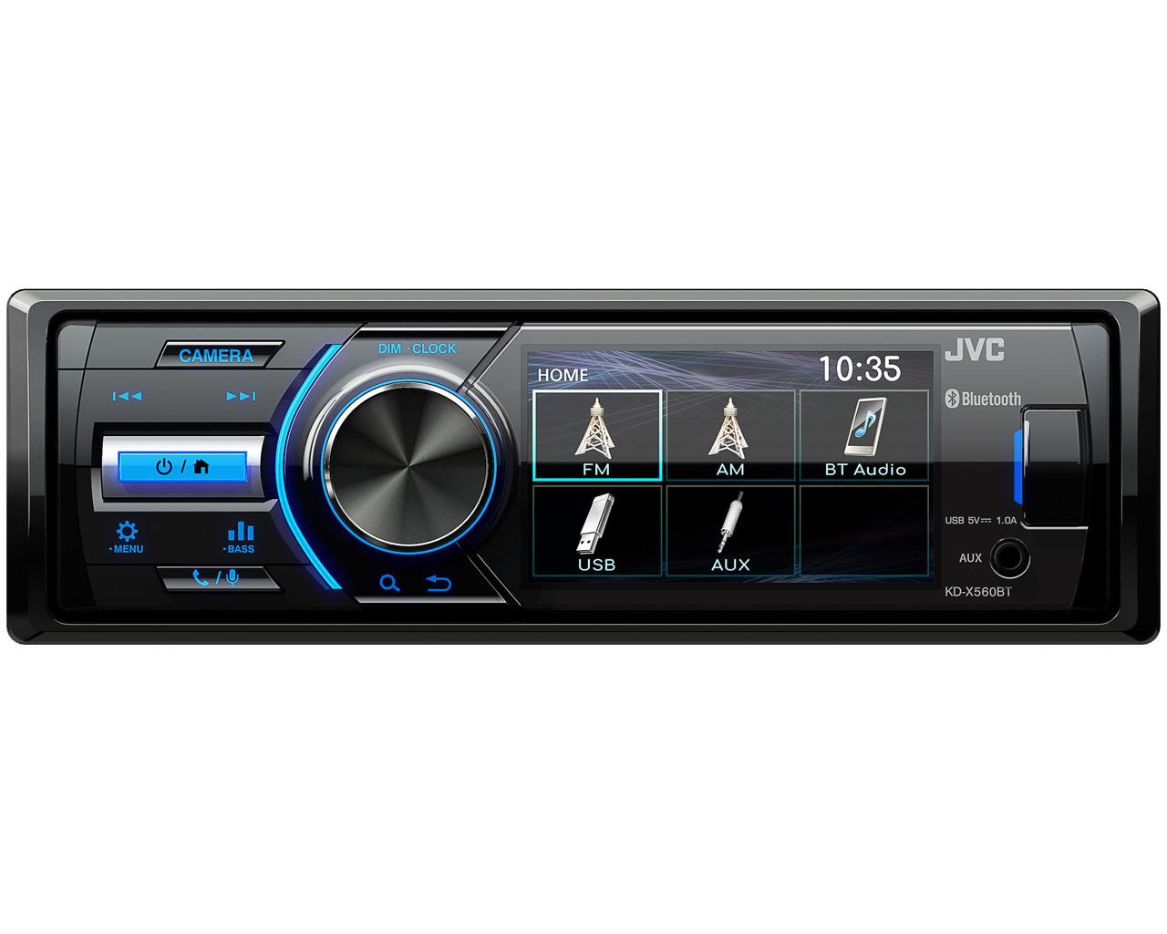 Una radio de coche con pantalla que muestra FM, AM, USB y AUX. Tiene un reloj y un símbolo Bluetooth.