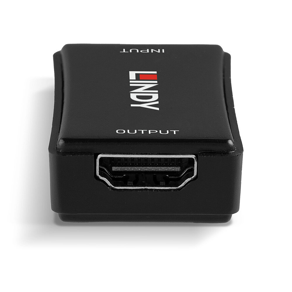 Ein schwarzer Lindy HDMI-Adapter. Oben steht INPUT, unten OUTPUT. HDMI-Anschluss ist sichtbar.