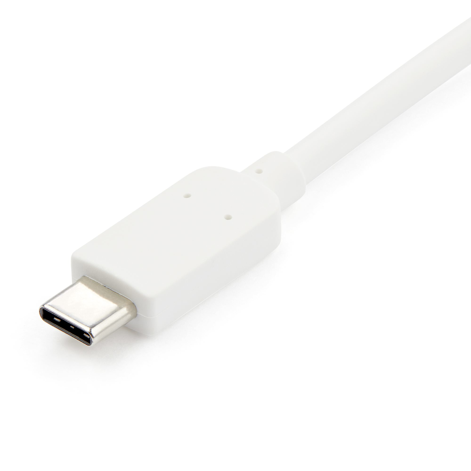 Un cable USB-C blanco con un conector plateado sobre un fondo blanco. El cable está en ángulo y parcialmente visible.