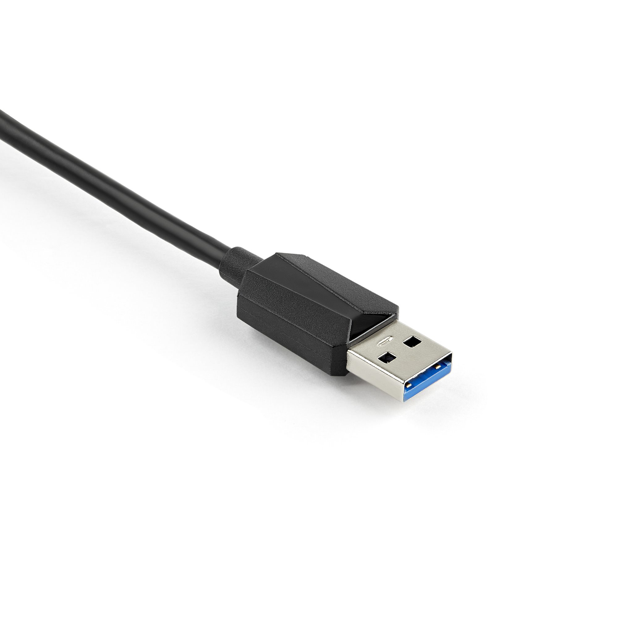 Un cable USB 3.0 negro con un conector rectangular. El conector tiene un interior azul y está sobre un fondo blanco.