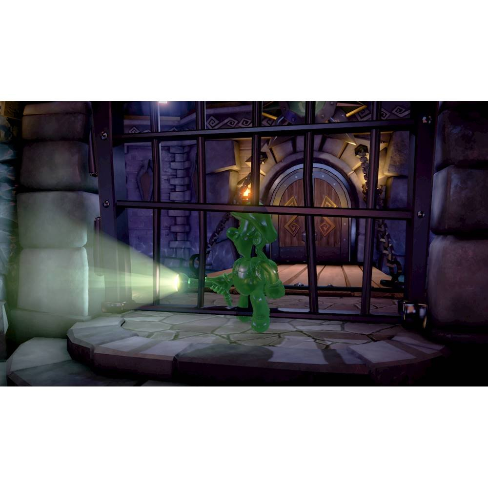 Una figura verde fantasmal con una linterna está frente a una puerta de metal. Una puerta de madera está al fondo.