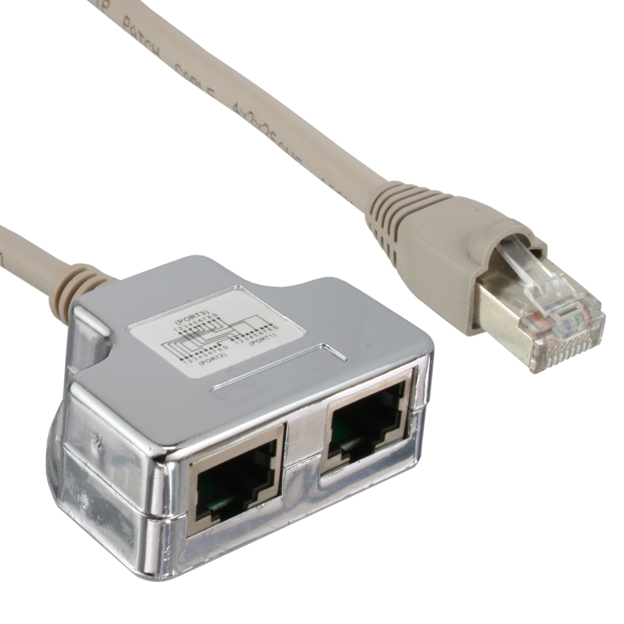 Ein Ethernet-Splitter mit zwei Anschlüssen und einem Kabel, neben einem Ethernet-Kabel mit Stecker.