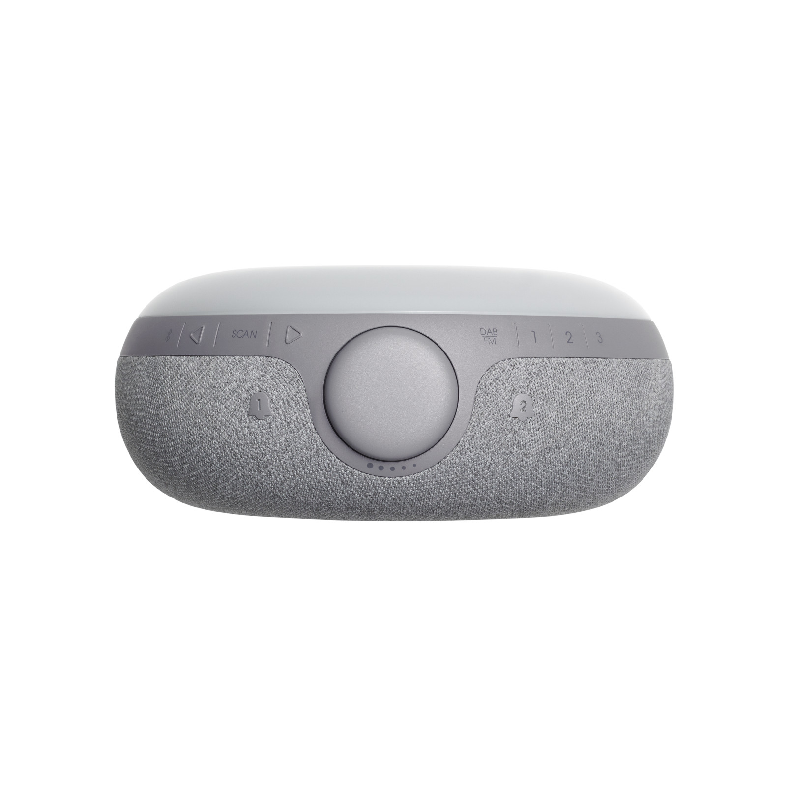 Un altoparlante ovale grigio con pulsanti per la scansione, DAB/FM e preimpostazioni numerate. Lo sfondo è bianco.