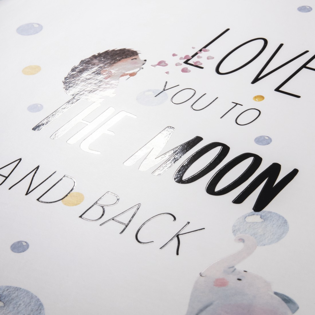 Karta z tekstem 'Love you to the moon and back', jeżem, słoniem i bąbelkami na białym tle.