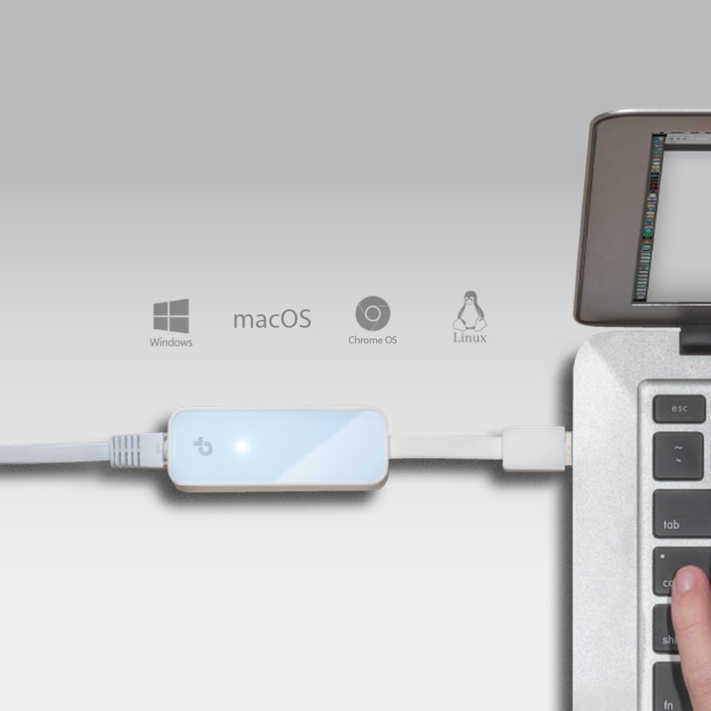 Białe urządzenie jest połączone z laptopem za pomocą kabla USB. Widoczne ikony systemów operacyjnych: Windows, macOS, Chrome OS i Linux.