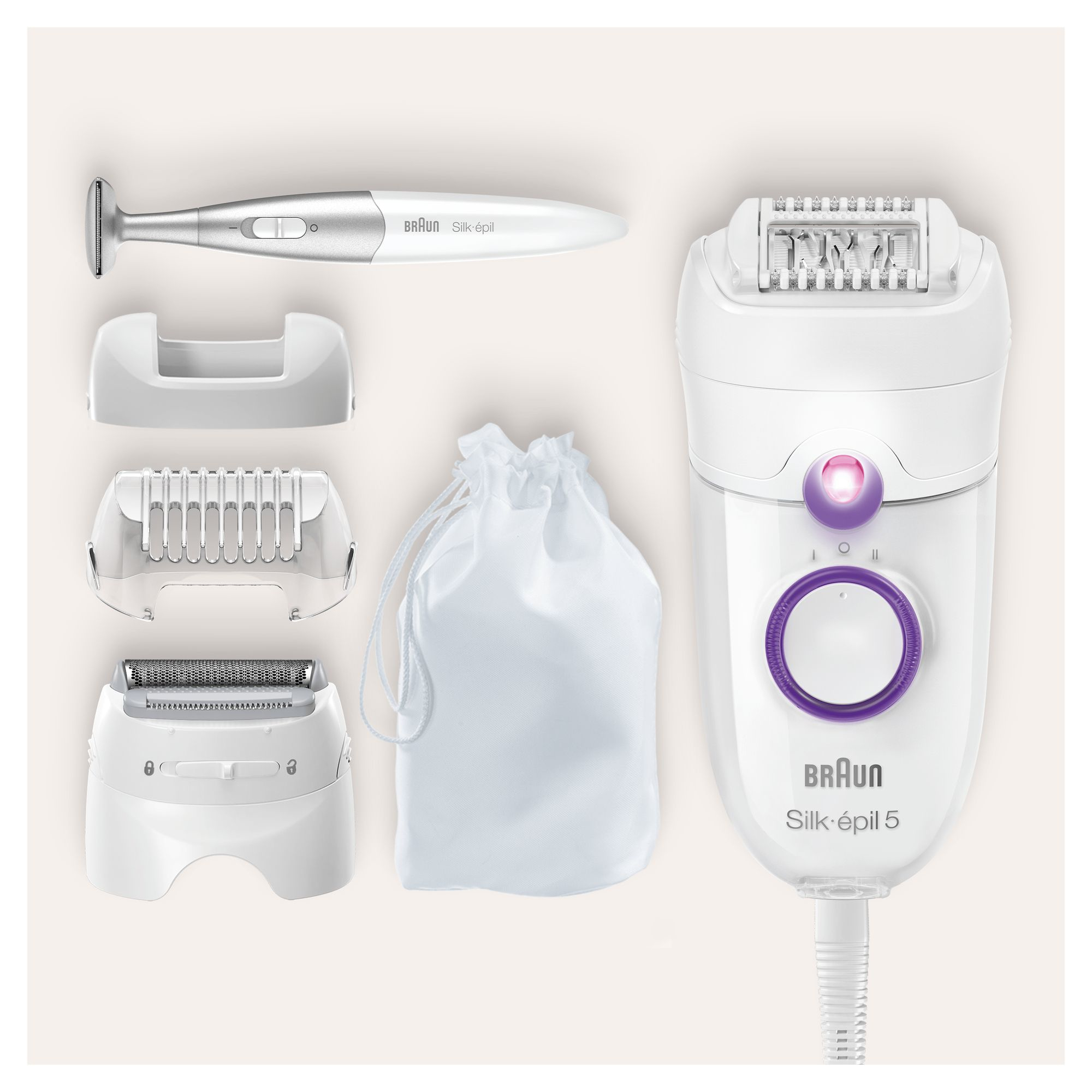Un epilatore Braun Silk-épil 5 bianco con accessori e una custodia, su sfondo bianco. Componenti visibili.